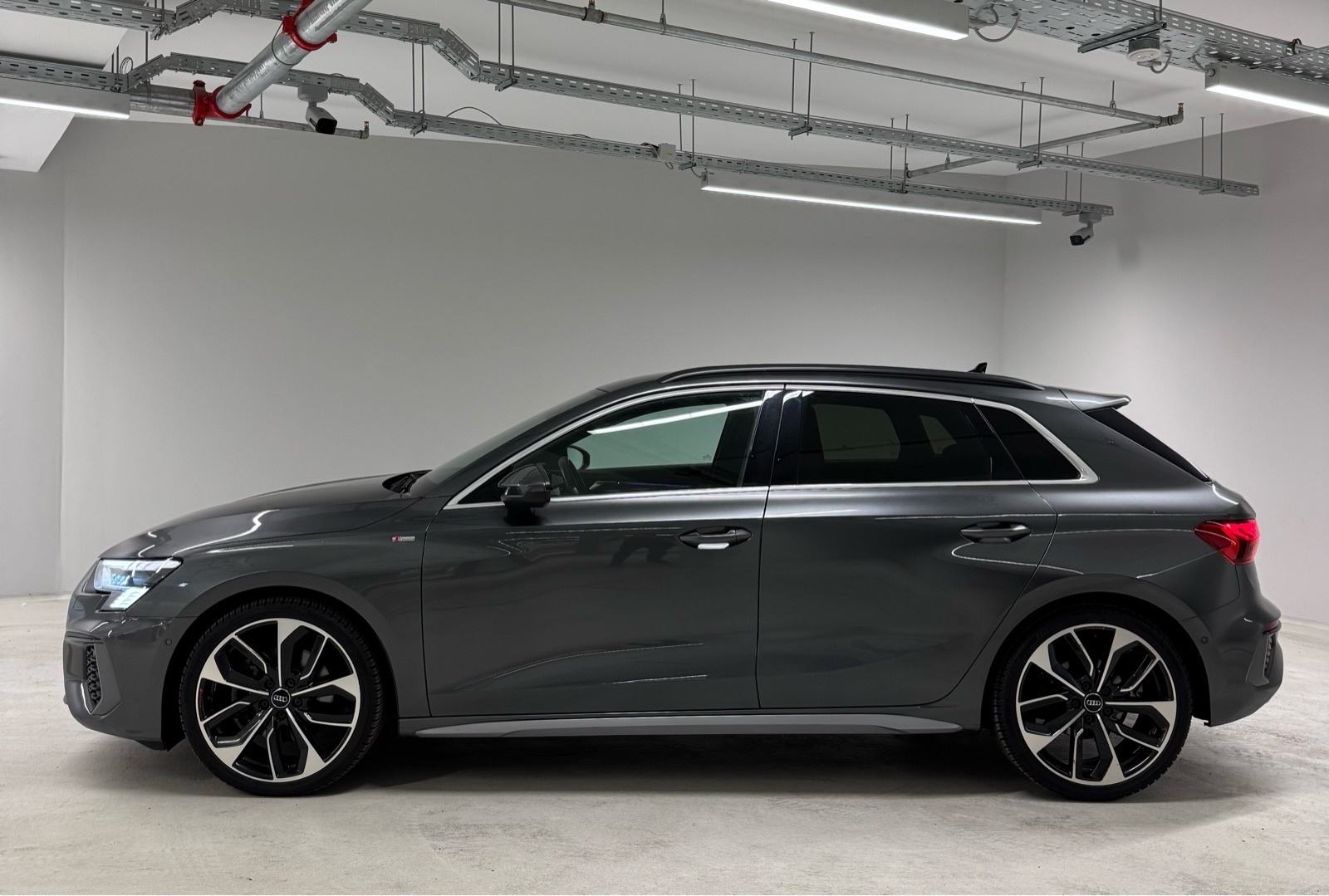 Audi A3 35 TFSI 3xSline Matrix B&O Navi Virtual, fotografija 3