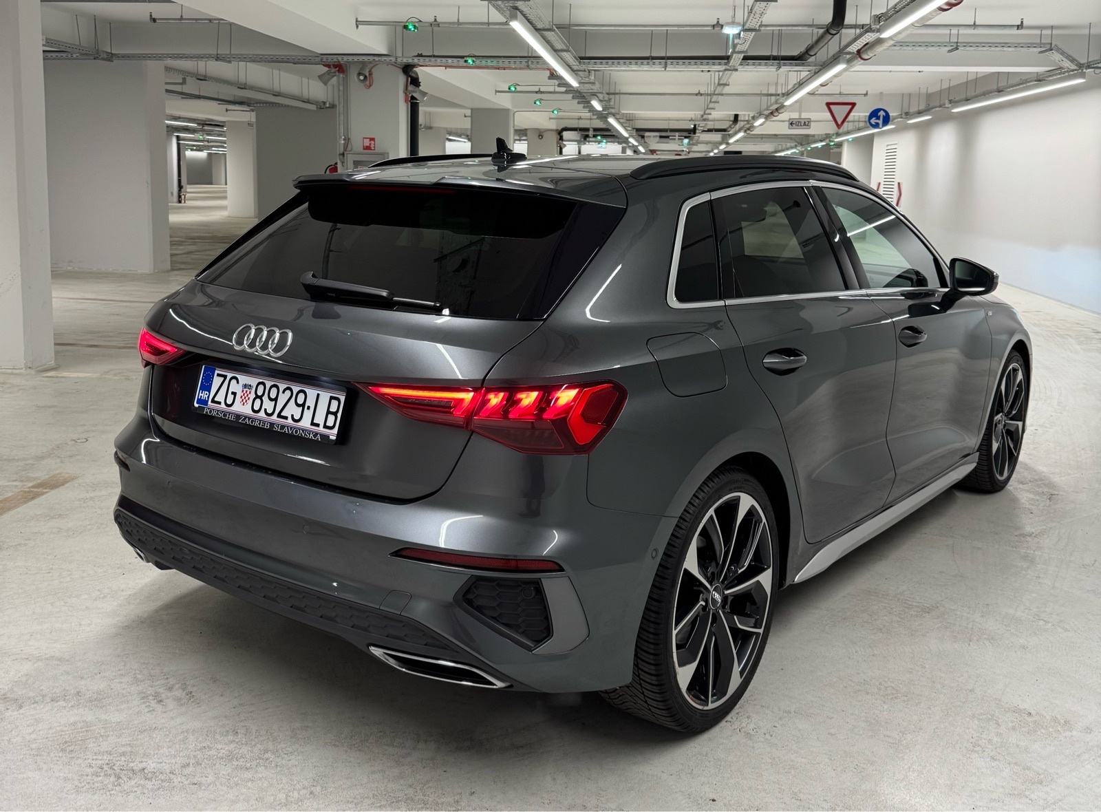 Audi A3 35 TFSI 3xSline Matrix B&O Navi Virtual, fotografija 5