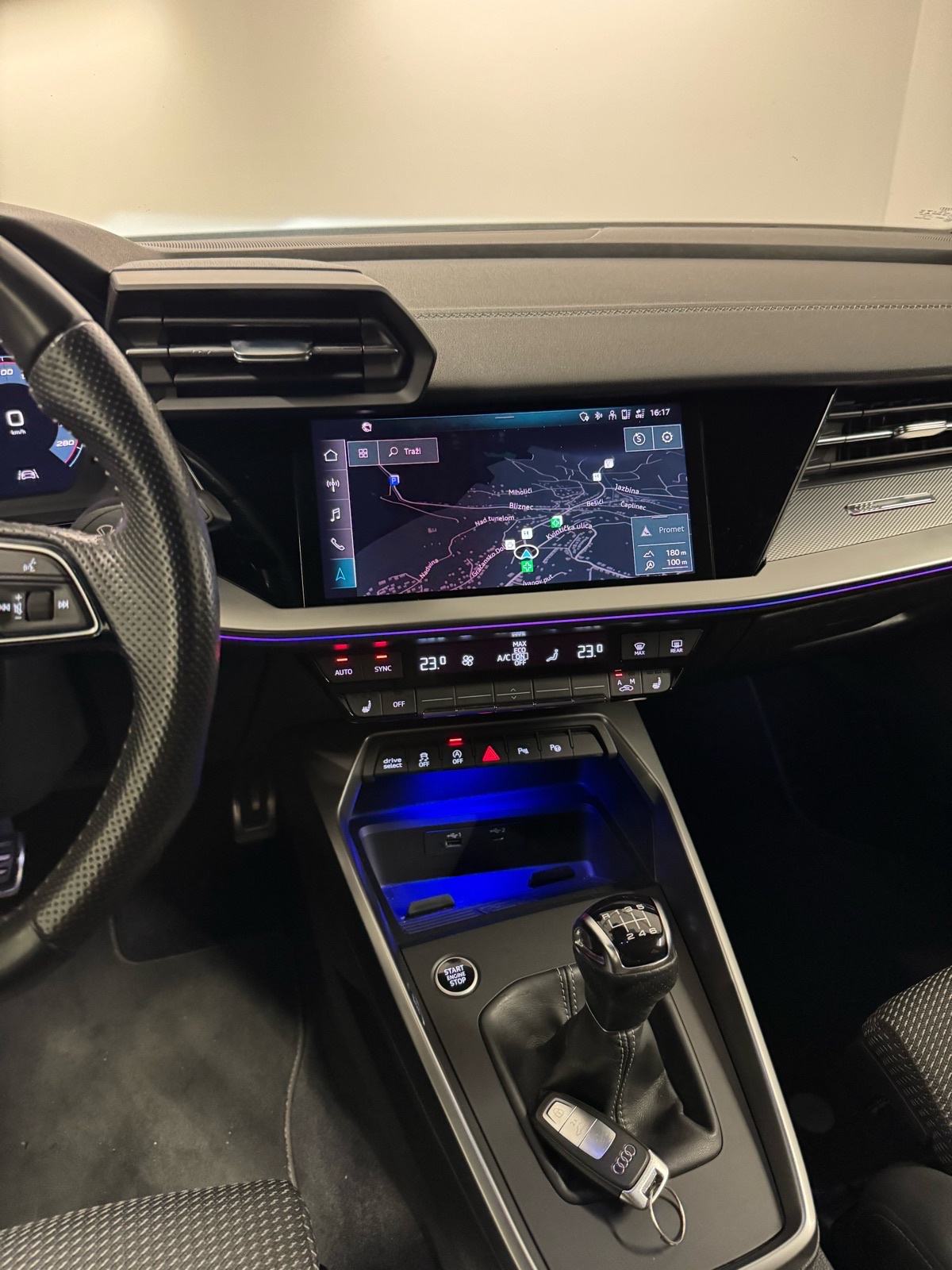 Audi A3 35 TFSI 3xSline Matrix B&O Navi Virtual, fotografija 13