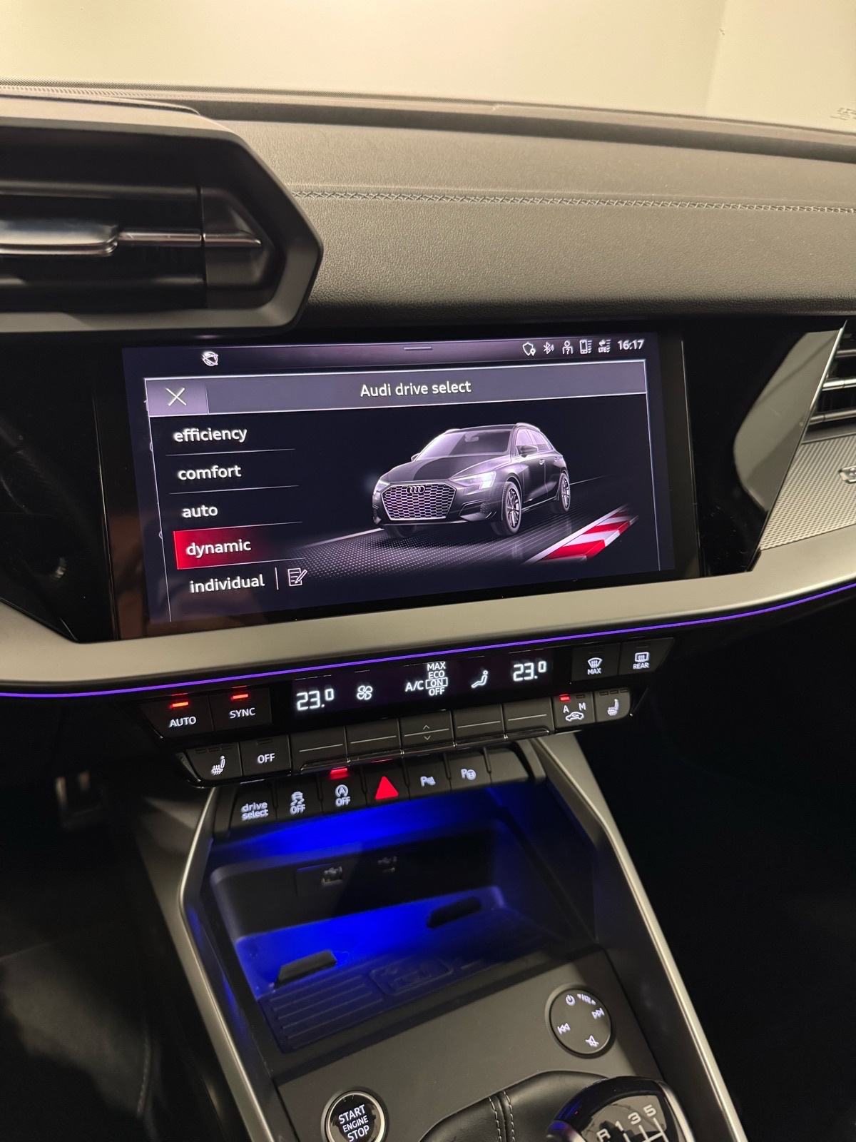 Audi A3 35 TFSI 3xSline Matrix B&O Navi Virtual, fotografija 14