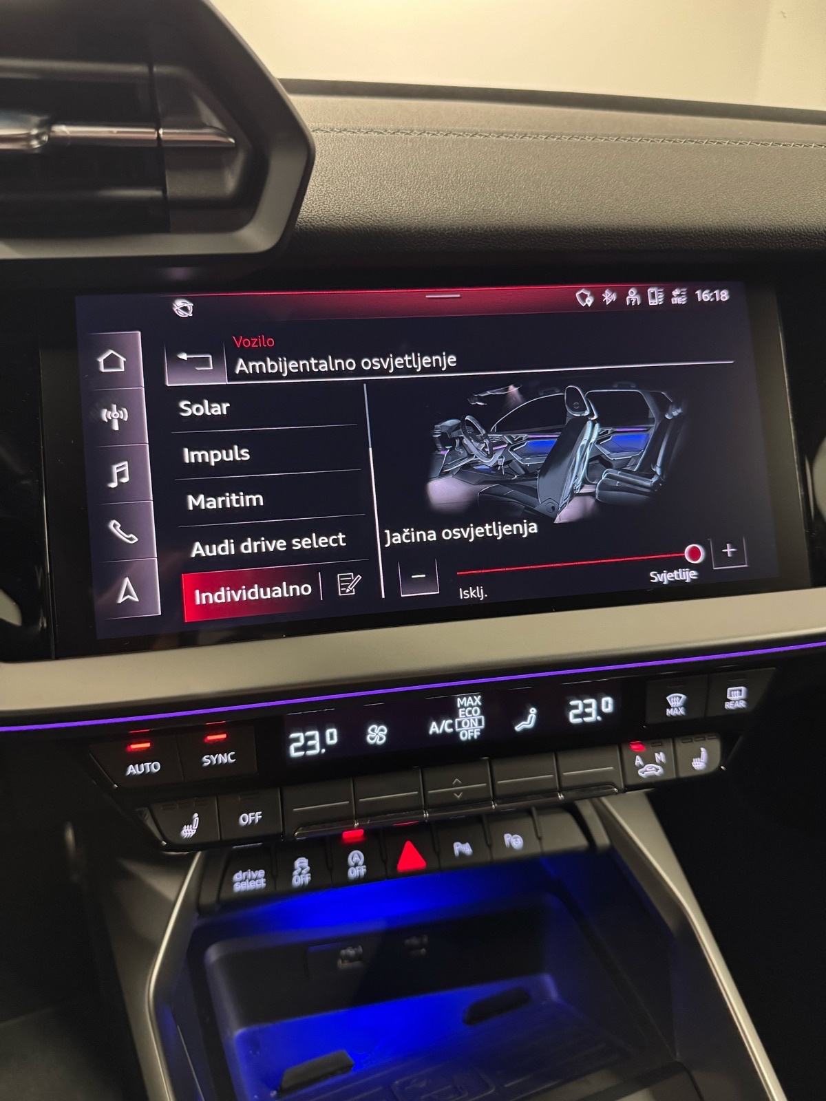 Audi A3 35 TFSI 3xSline Matrix B&O Navi Virtual, fotografija 16