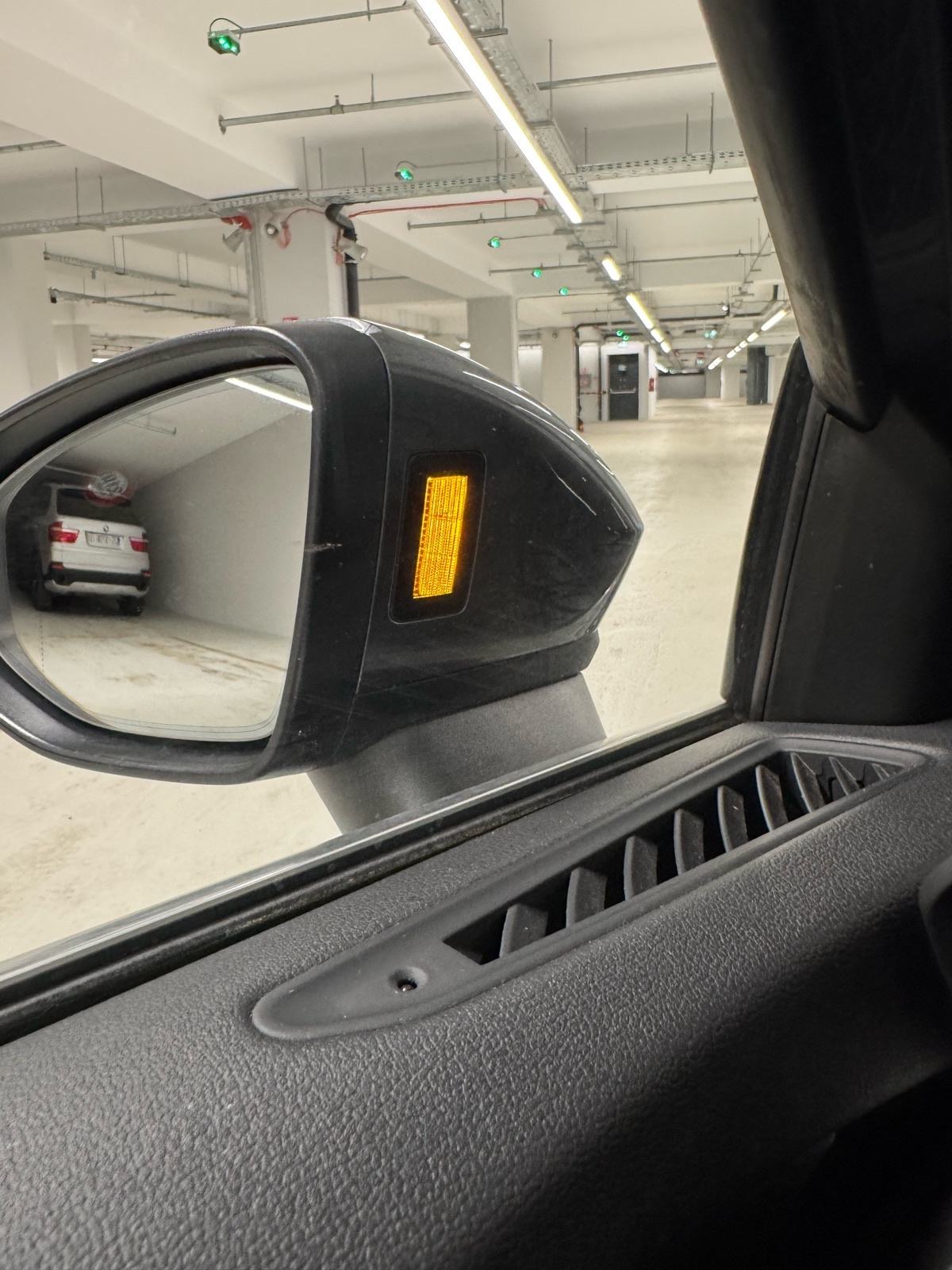Audi A3 35 TFSI 3xSline Matrix B&O Navi Virtual, fotografija 19