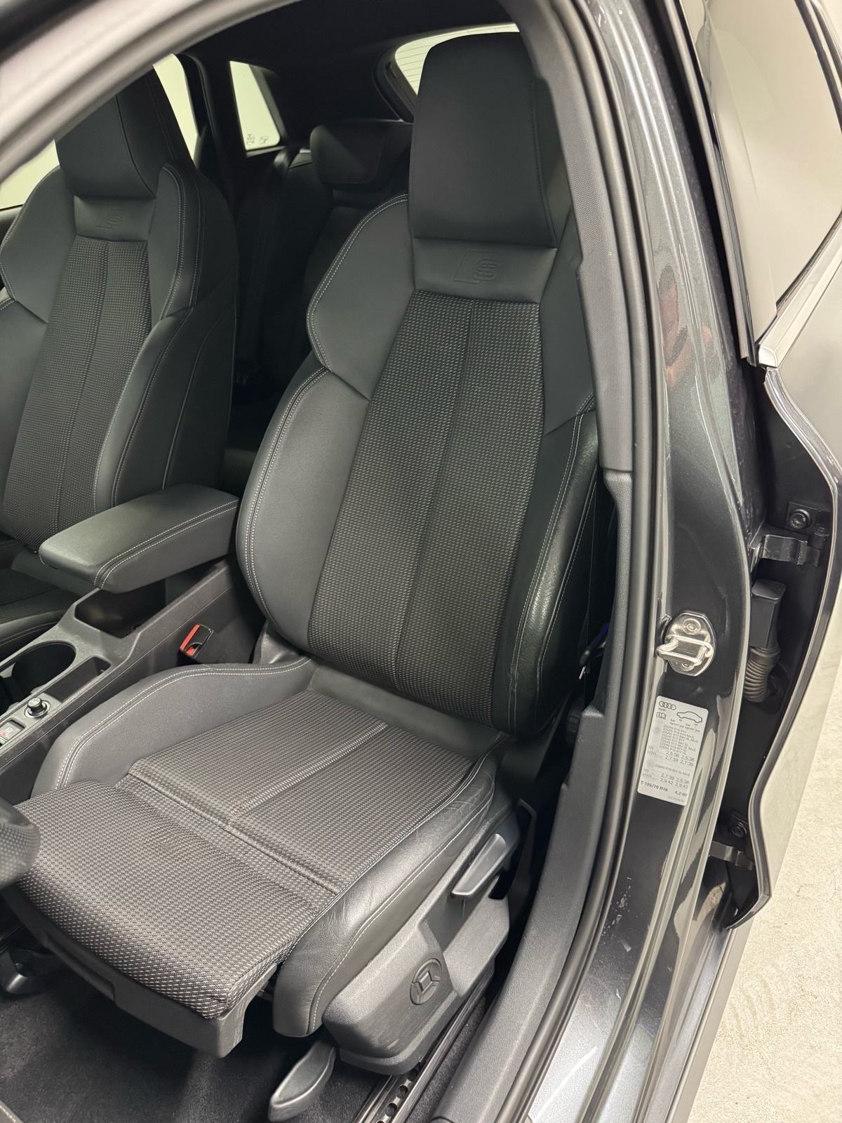 Audi A3 35 TFSI 3xSline Matrix B&O Navi Virtual, fotografija 12