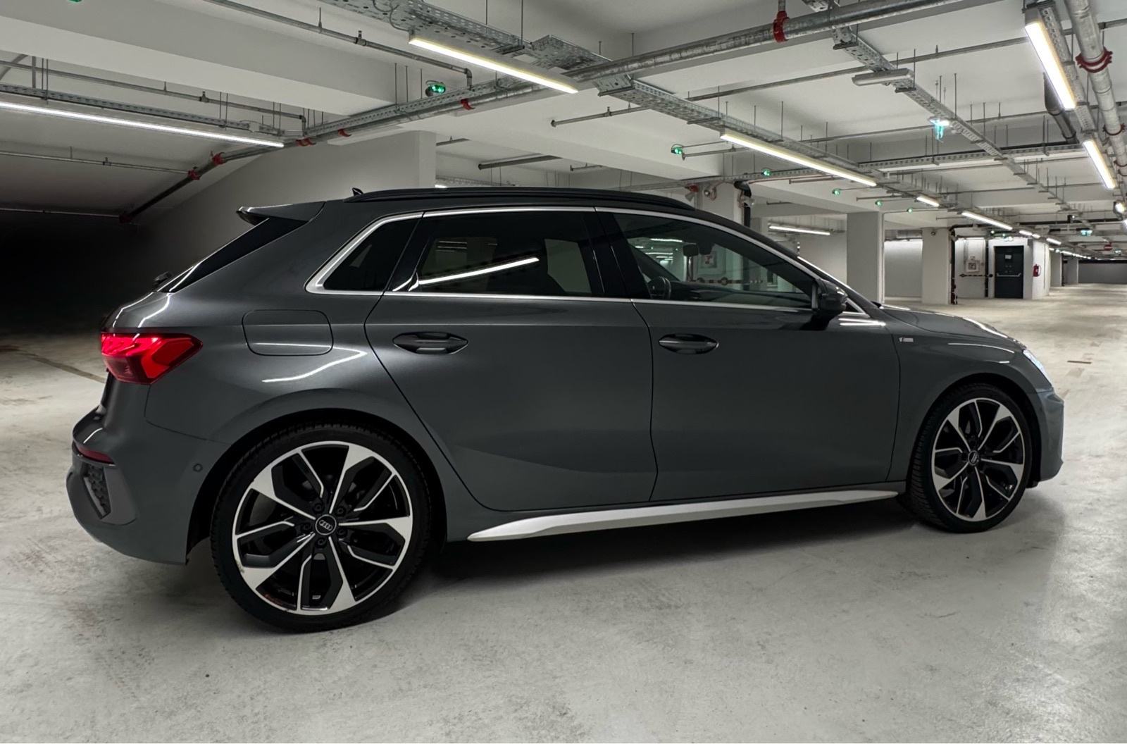 Audi A3 35 TFSI 3xSline Matrix B&O Navi Virtual, fotografija 6