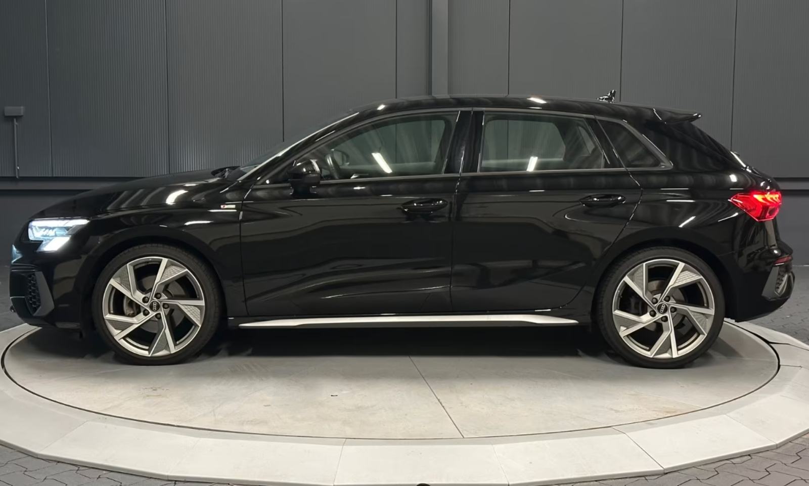 Audi A3 40 TDI quattro - S-LINE, 19 ZOLL, MATRIX, VIRTUAL COCKPIT, fotografija 5