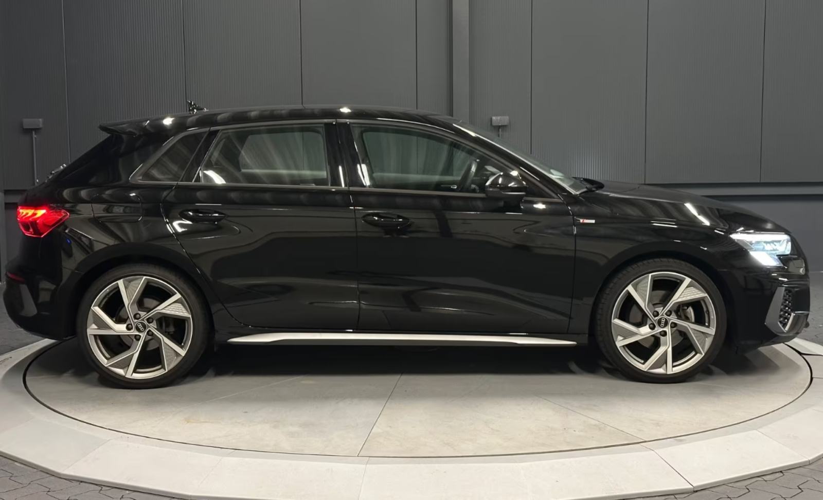 Audi A3 40 TDI quattro - S-LINE, 19 ZOLL, MATRIX, VIRTUAL COCKPIT, fotografija 4