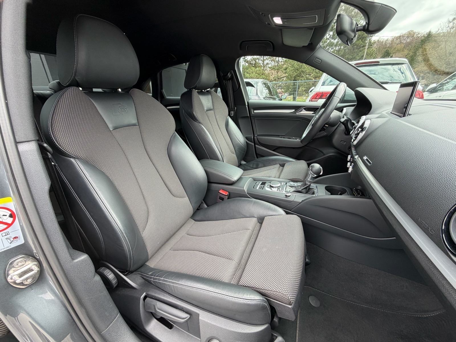 Audi A3 Limousine 35 TDI Automatik S-Line BiXenon LED Navi R18 Servisn, fotografija 16
