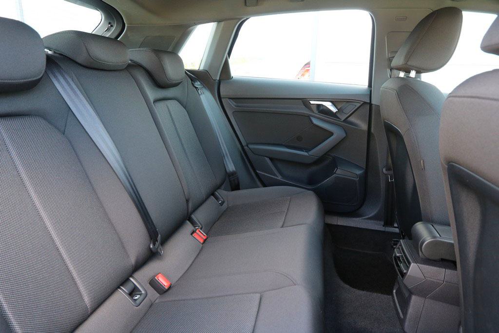 Audi A3 SB 30 TSI Business Line Black Edition VIRTUAL -Novi model-, fotografija 8