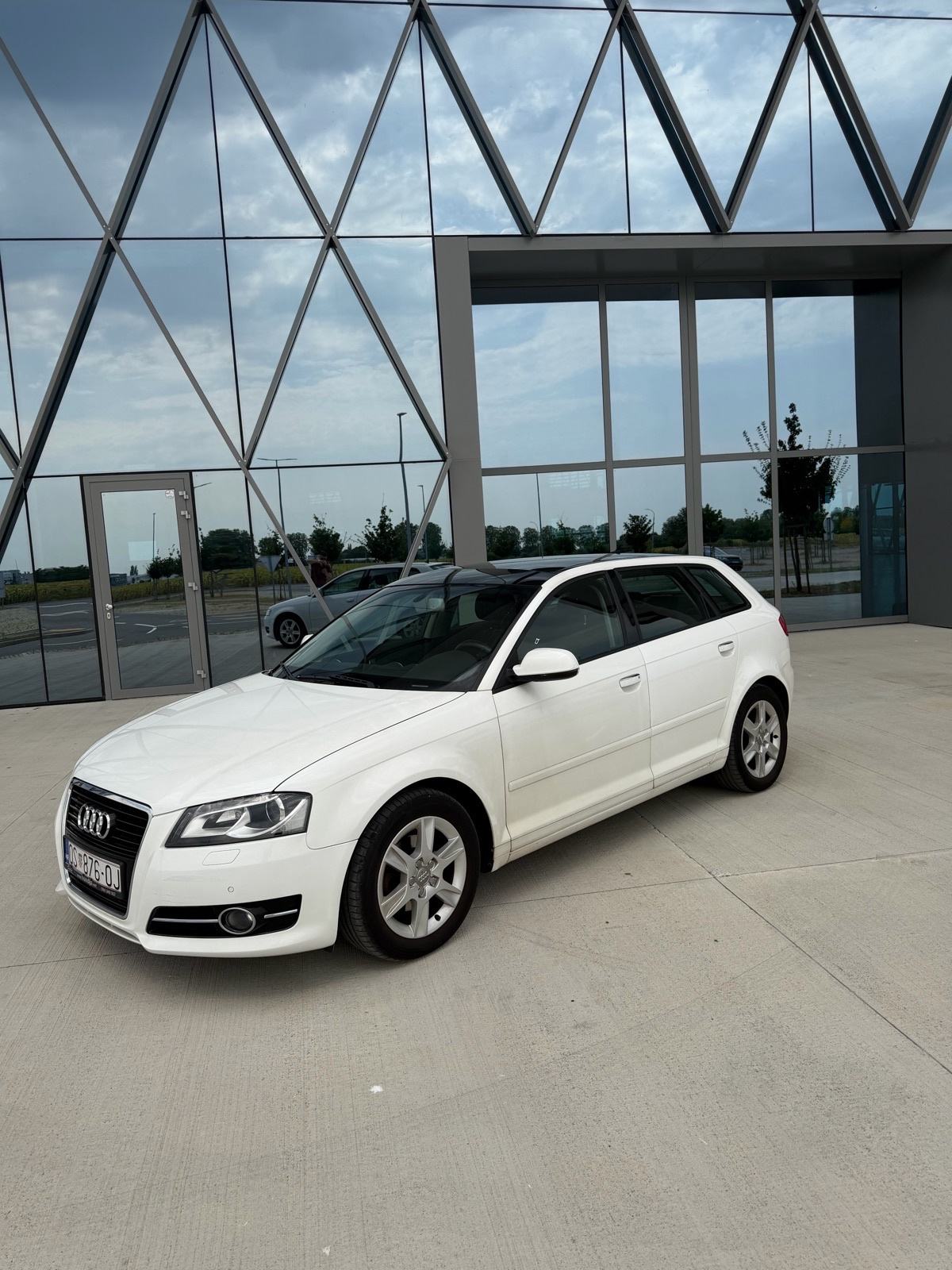 Audi A3 Sportback 1,6 TDI S-tronic automatik, fotografija 3