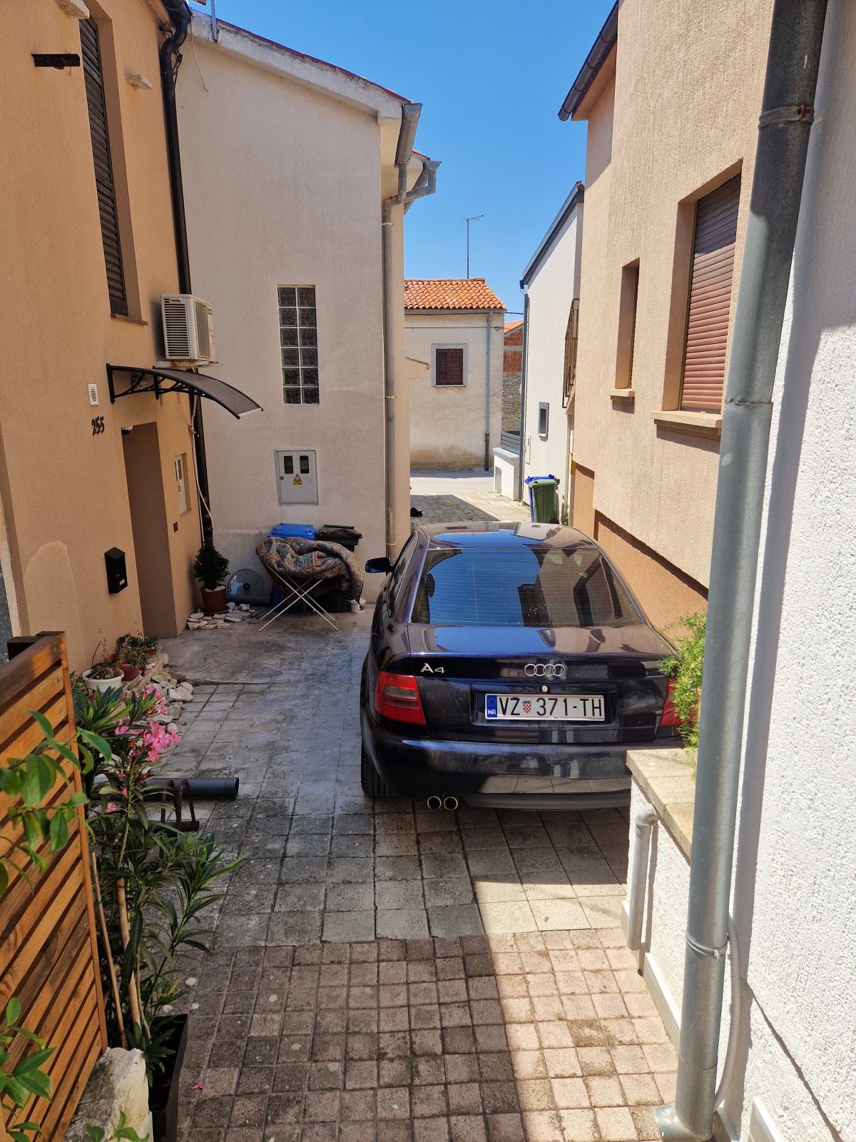 Audi A4 1,6, pogled izvana - slika 1