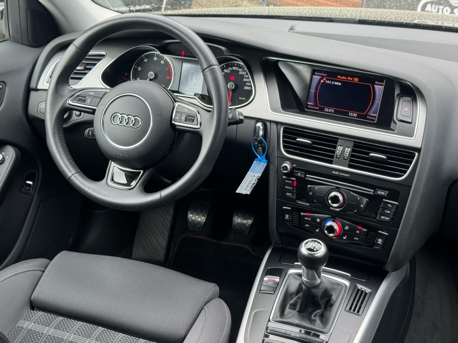 Audi A4 1,8 TFSI / 1.VLASNIK / SPORT PAKET / BIXENON / JAMSTVO, fotografija 14