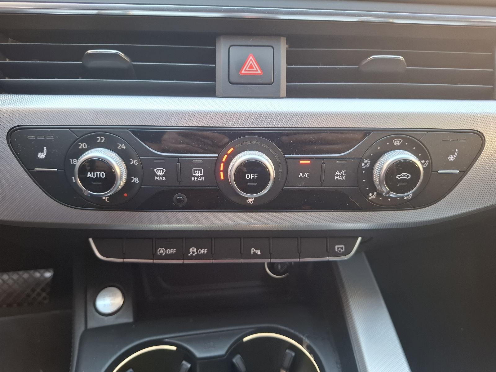 Audi A4 2,0 TDI automatik, 150tkm! REG 12/26, TOP STANJE! BEZ ULAGANJA, fotografija 9