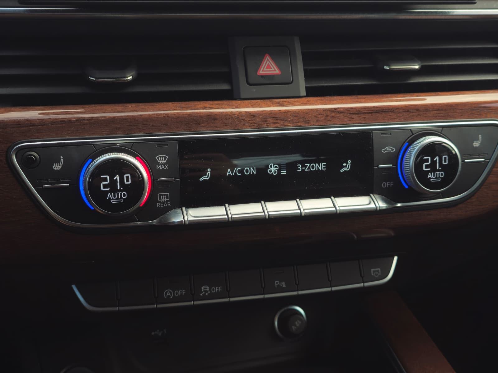 AUDI A4 2.0 TDI - AUTOMATIK - 2020 G, fotografija 17