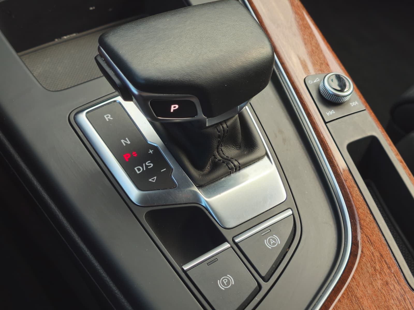 AUDI A4 2.0 TDI - AUTOMATIK - 2020 G, fotografija 18