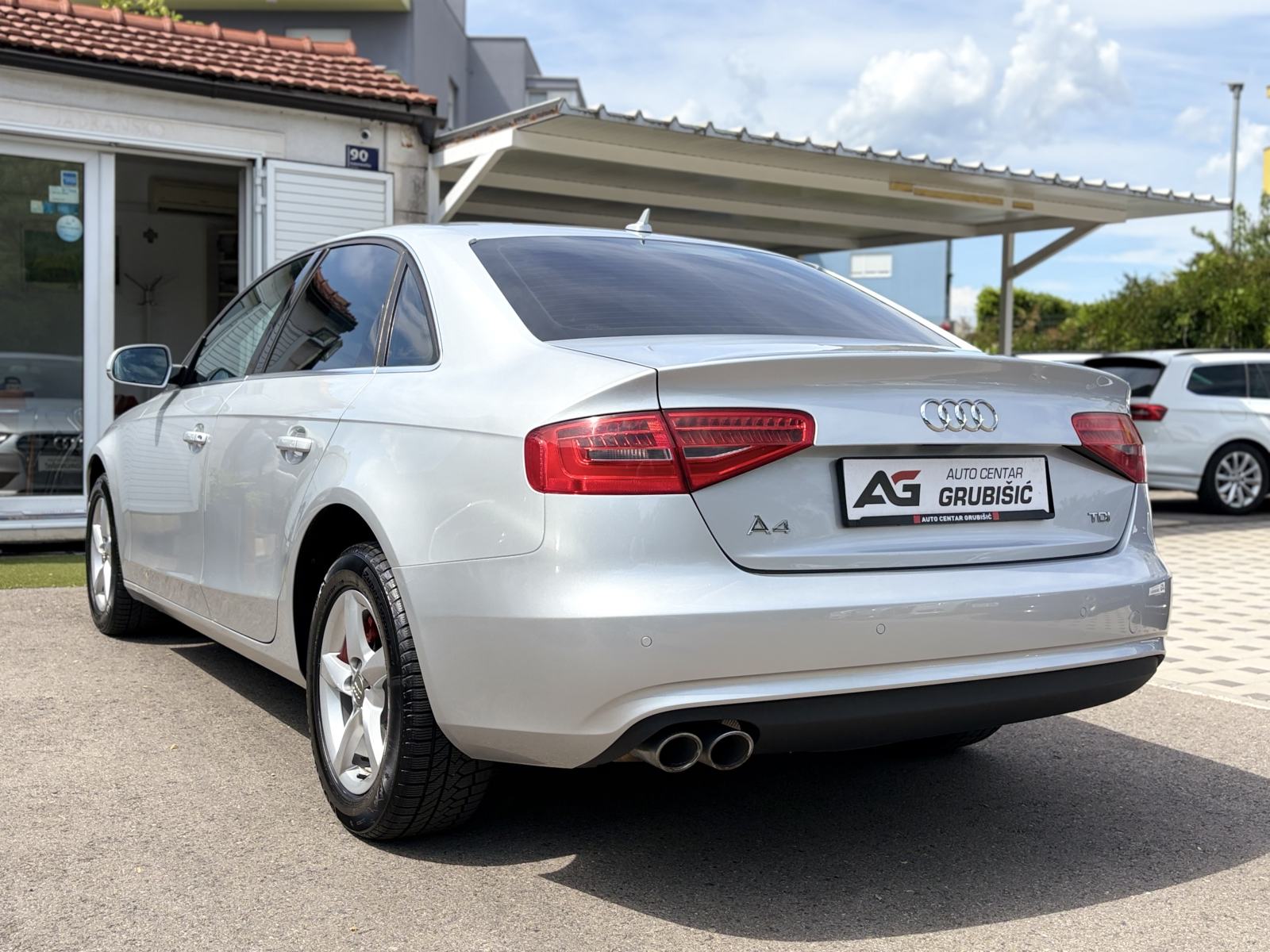 Audi A4 2,0 TDI *Automatik* *Bi-Xenon* *NAVI* *Servisna* *Jamstvo*, fotografija 14
