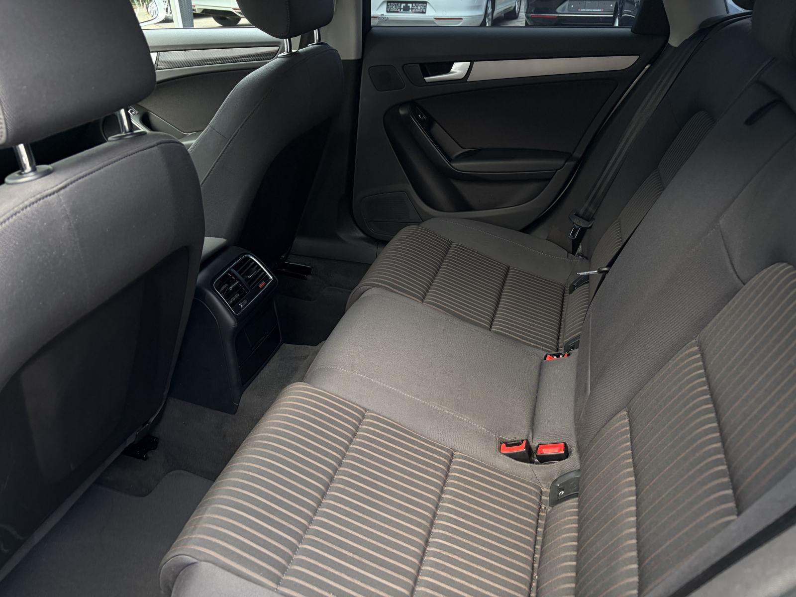 Audi A4 2,0 TDI *Automatik* *Bi-Xenon* *NAVI* *Servisna* *Jamstvo*, fotografija 19