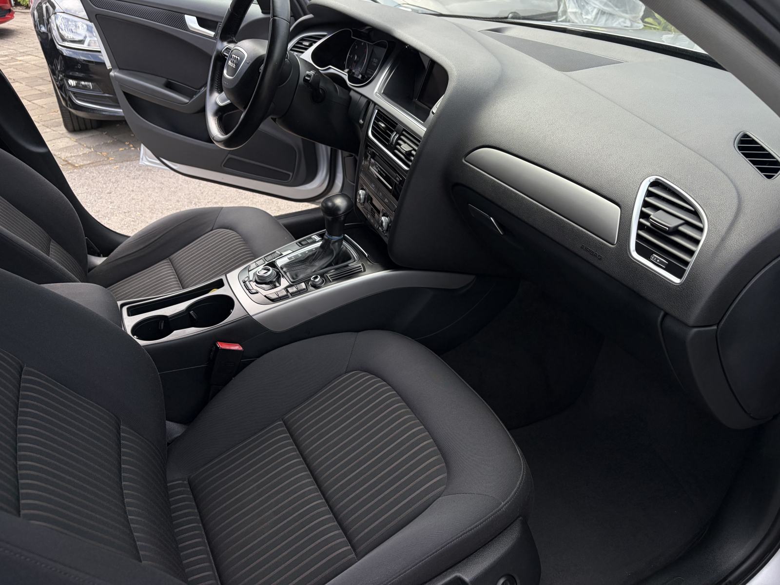 Audi A4 2,0 TDI *Automatik* *Bi-Xenon* *NAVI* *Servisna* *Jamstvo*, fotografija 18