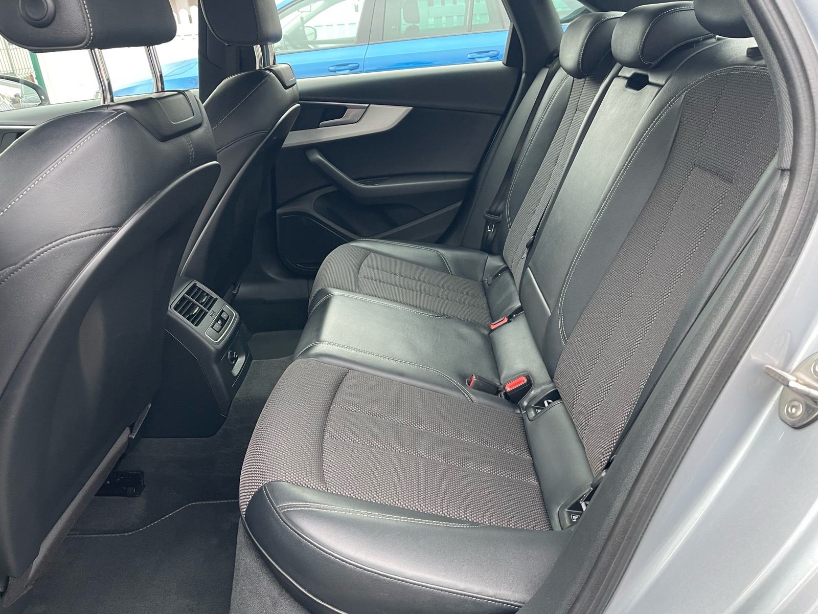 Audi A4 2,0 TDI automatik,S-line,Navigacija,Virtual,Jamstvo 12mj., fotografija 10