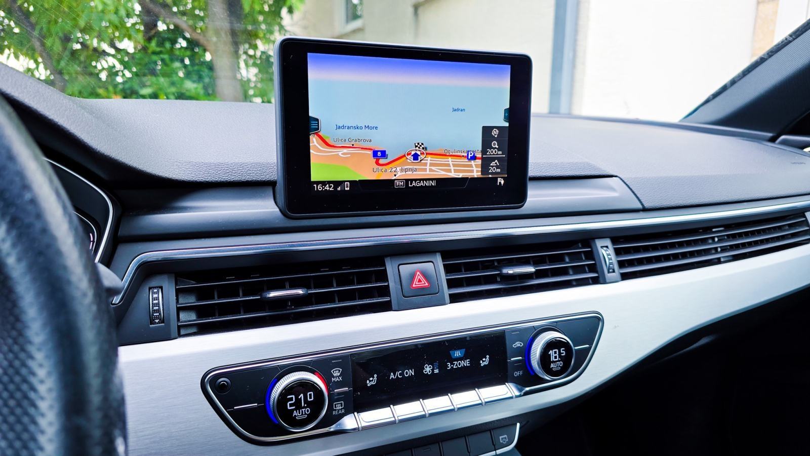 Audi A4 2.0 TDI Ultra S tronic – 3 x S line, fotografija 15