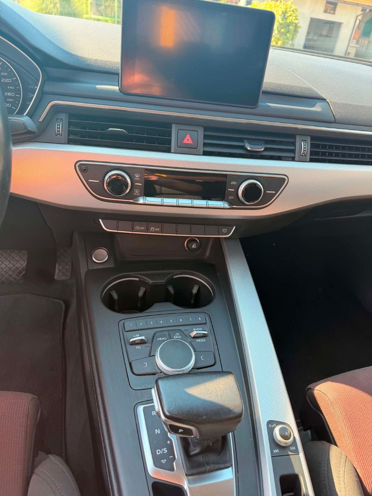 Audi A4 2,0 TDI automatik s-line, fotografija 8