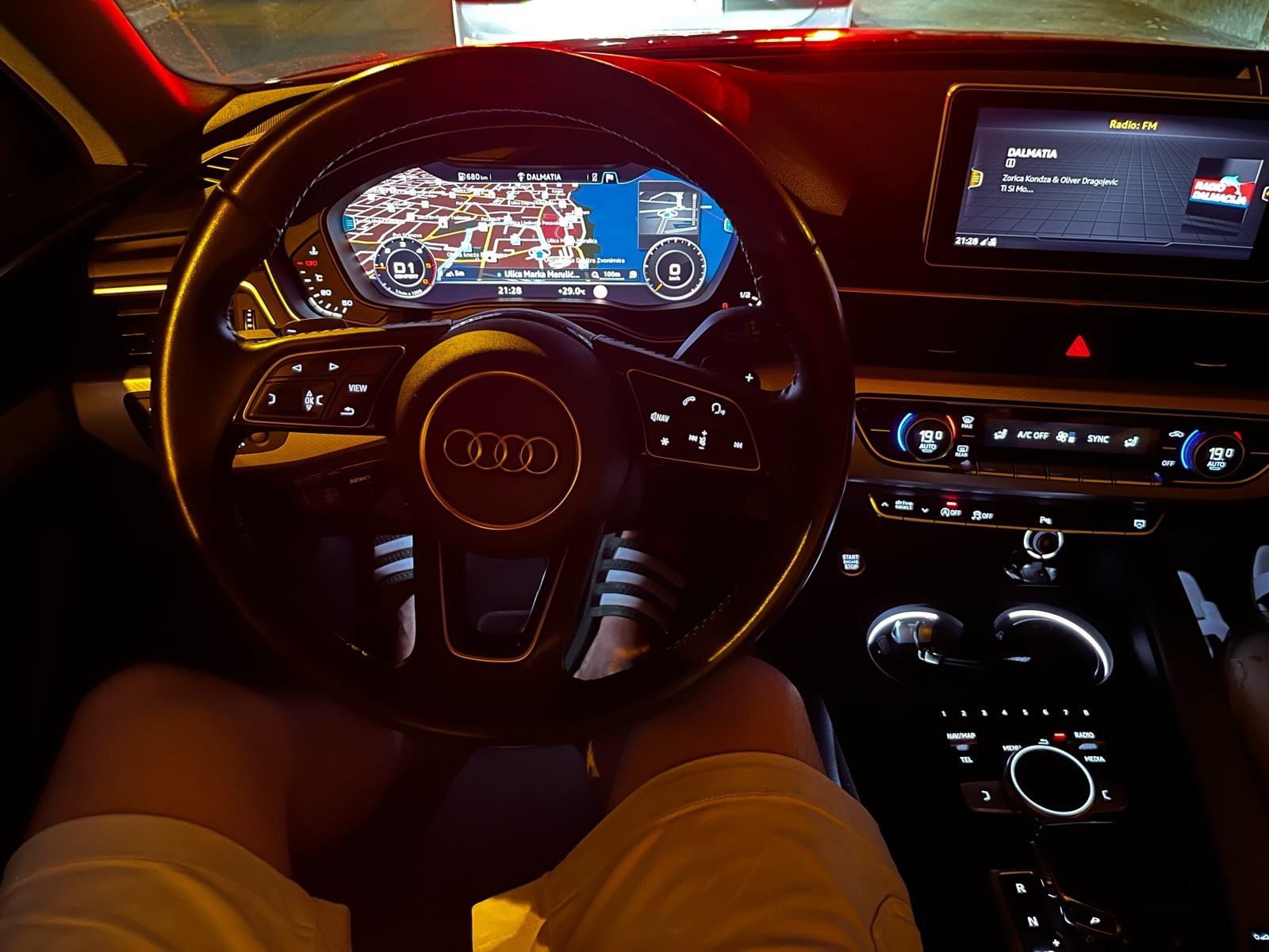 Audi A4 2,0 TDI automatik, fotografija 9