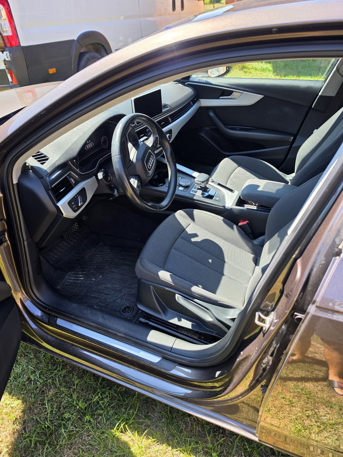 Audi A4 2,0 TDI automatik, fotografija 6