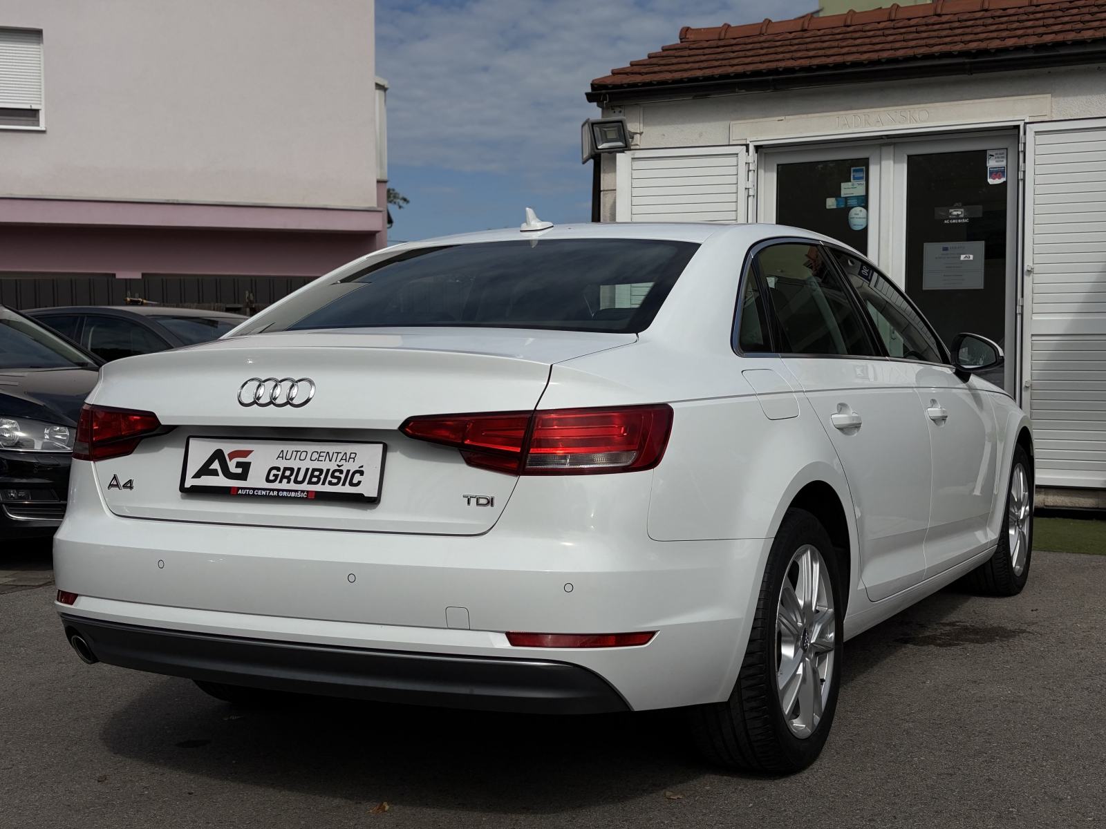 Audi A4 2,0 TDI Automatik *Top oprema* *Servisna* *Jamstvo*, fotografija 15