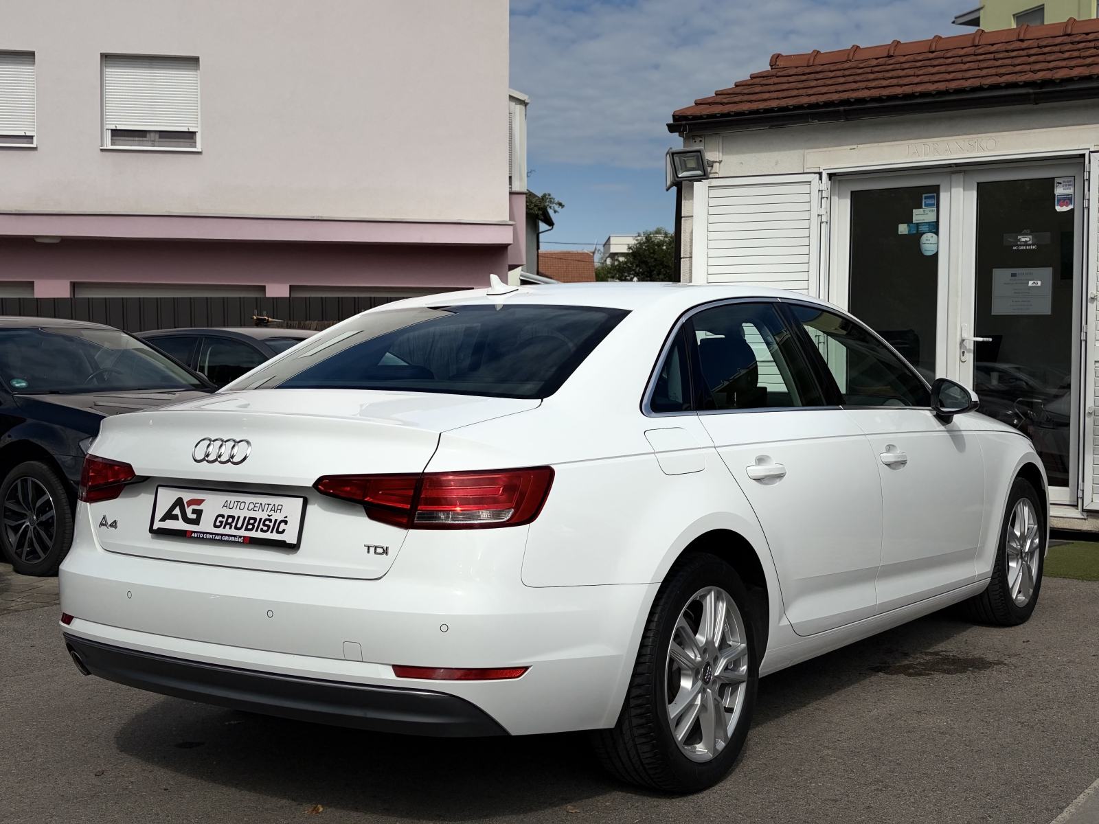 Audi A4 2,0 TDI Automatik *Top oprema* *Servisna* *Jamstvo*, fotografija 8