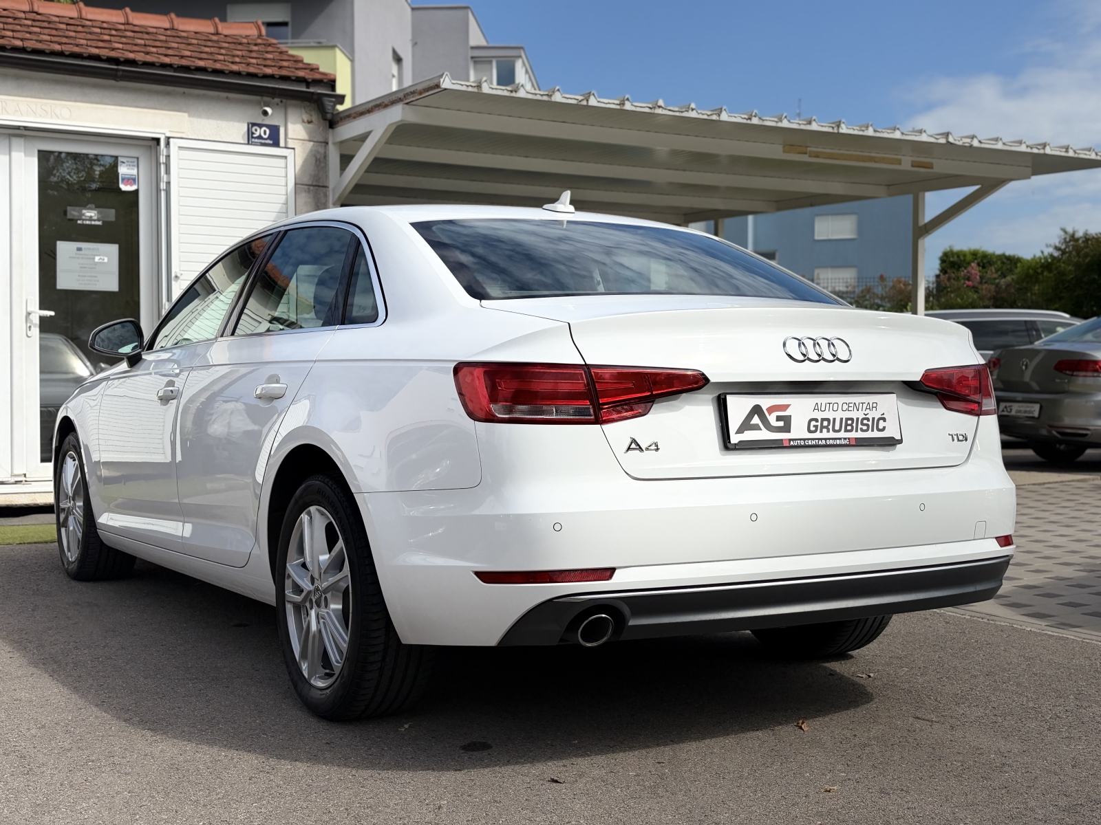 Audi A4 2,0 TDI Automatik *Top oprema* *Servisna* *Jamstvo*, fotografija 13