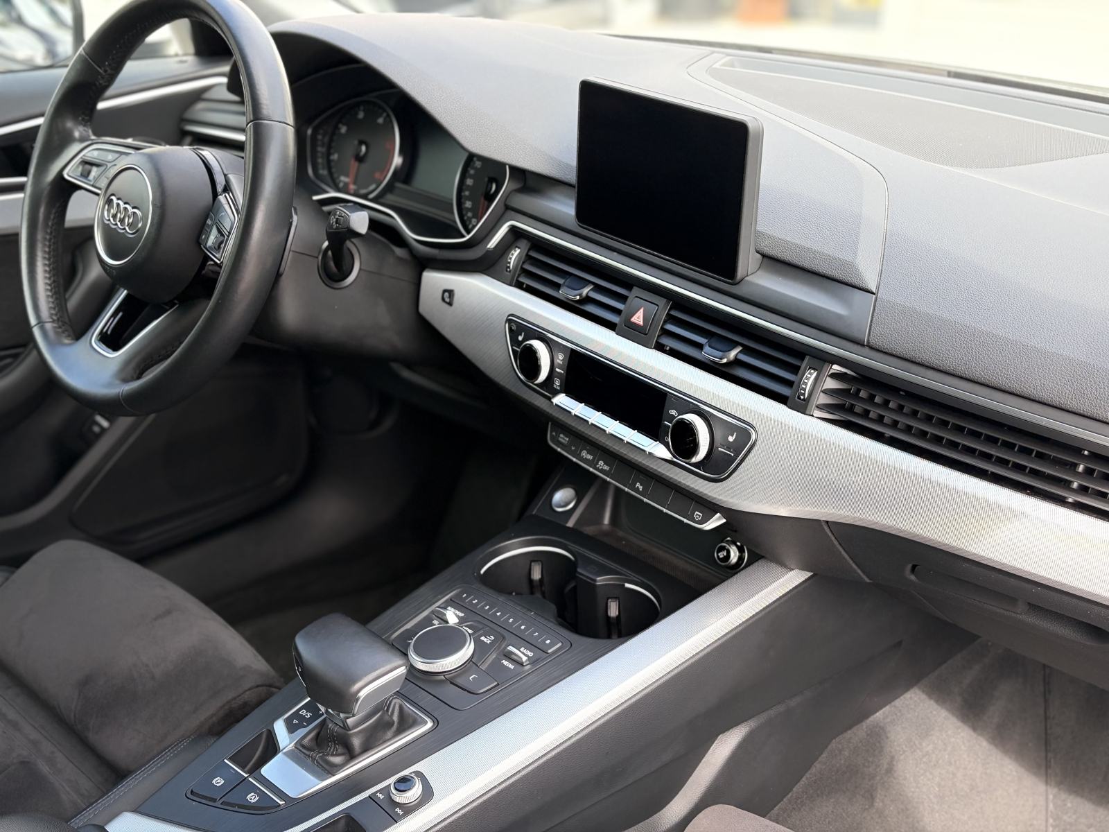 Audi A4 2,0 TDI Automatik *Top oprema* *Servisna* *Jamstvo*, fotografija 18