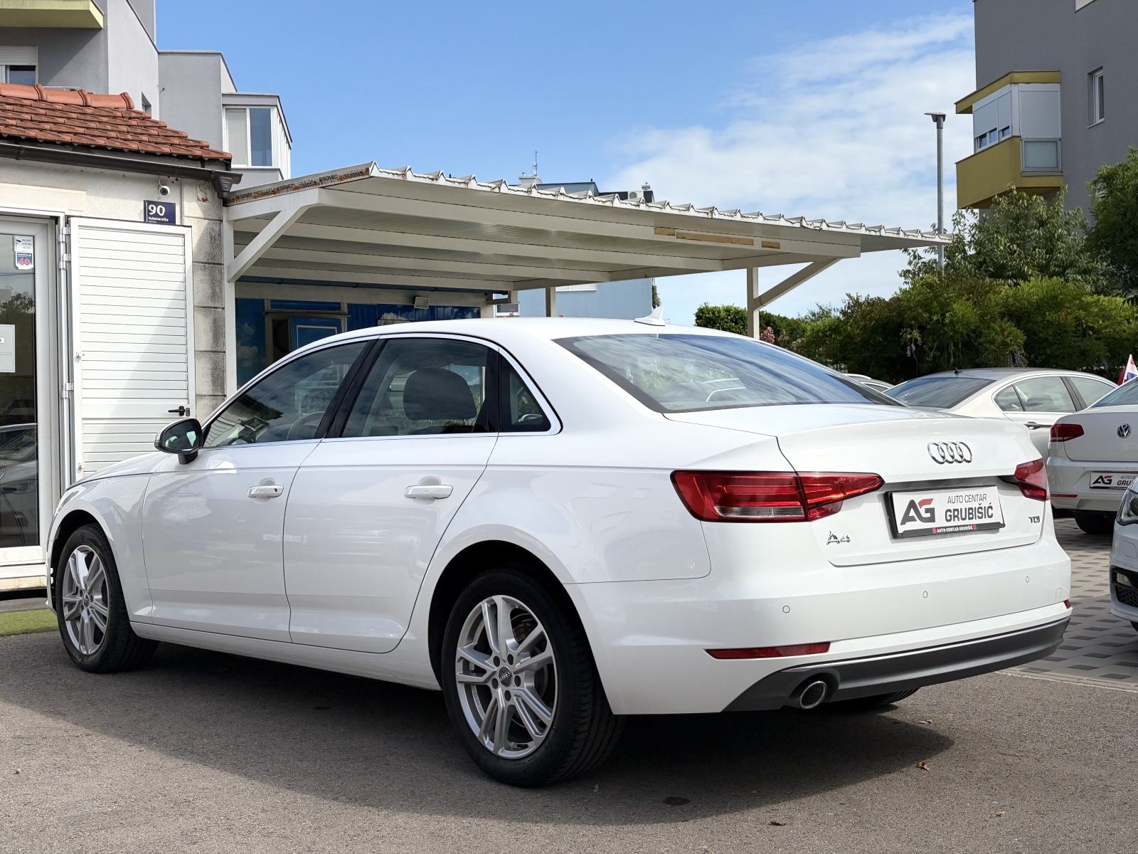 Audi A4 2,0 TDI Automatik *Top oprema* *Servisna* *Jamstvo*, fotografija 7