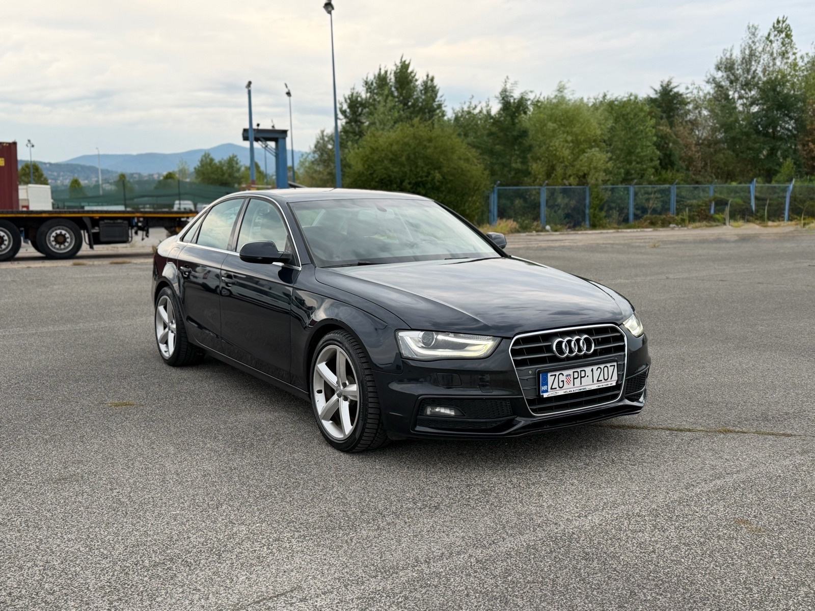 Audi A4 2.0 TDI #Bi-XENON #NAVI #PDC, fotografija 3