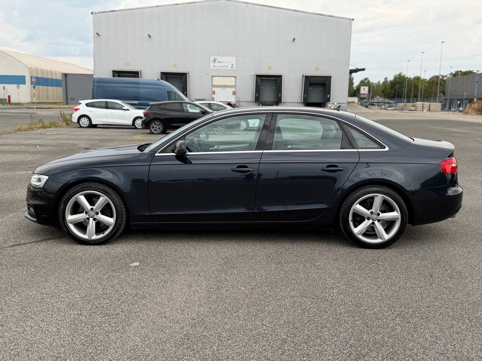 Audi A4 2.0 TDI #Bi-XENON #NAVI #PDC, fotografija 4