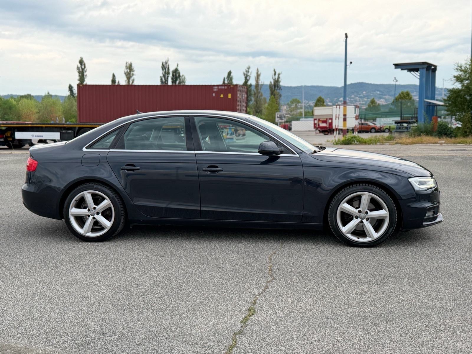 Audi A4 2.0 TDI #Bi-XENON #NAVI #PDC, fotografija 5