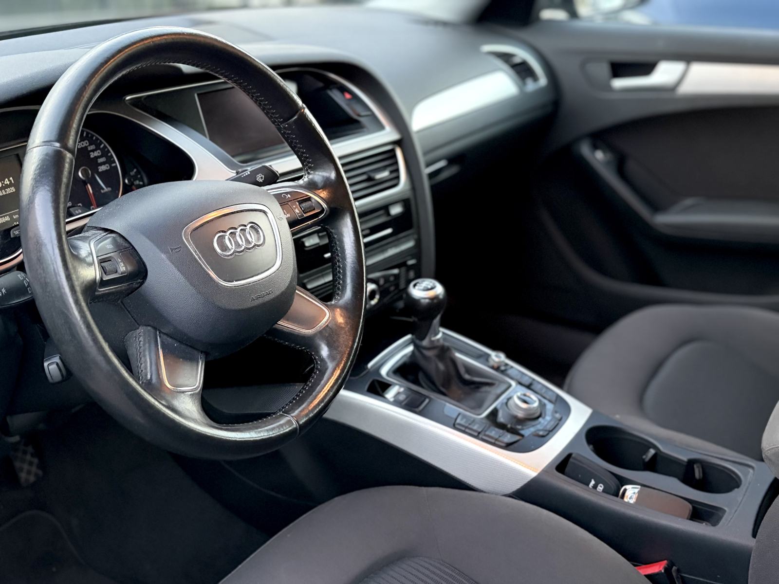 Audi A4 2,0 TDI *Facelift* *REG* *Veliki servis* *Odlične gume*, fotografija 16