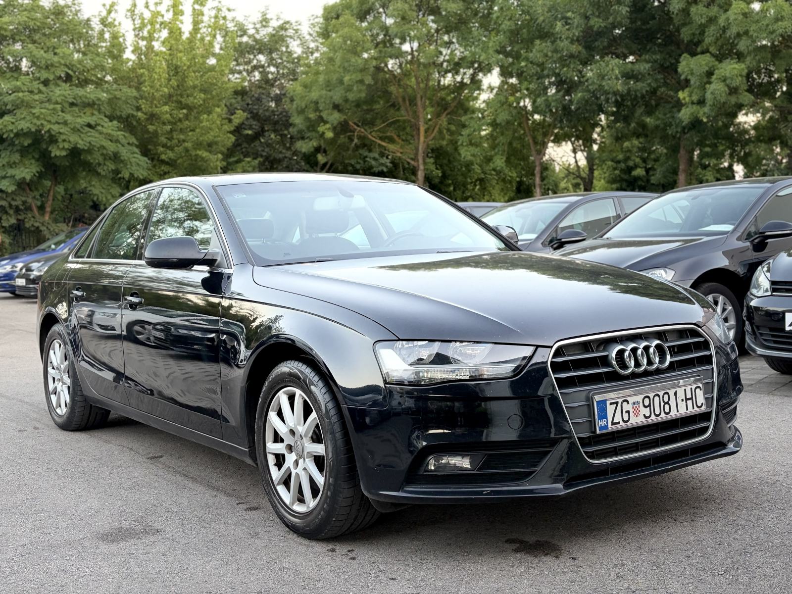 Audi A4 2,0 TDI *Facelift* *REG* *Veliki servis* *Odlične gume*, fotografija 8