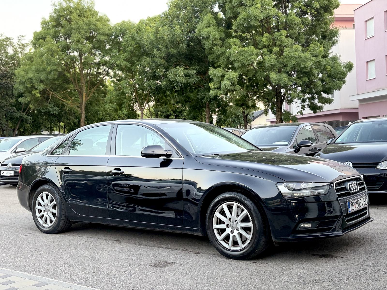 Audi A4 2,0 TDI *Facelift* *REG* *Veliki servis* *Odlične gume*, fotografija 9