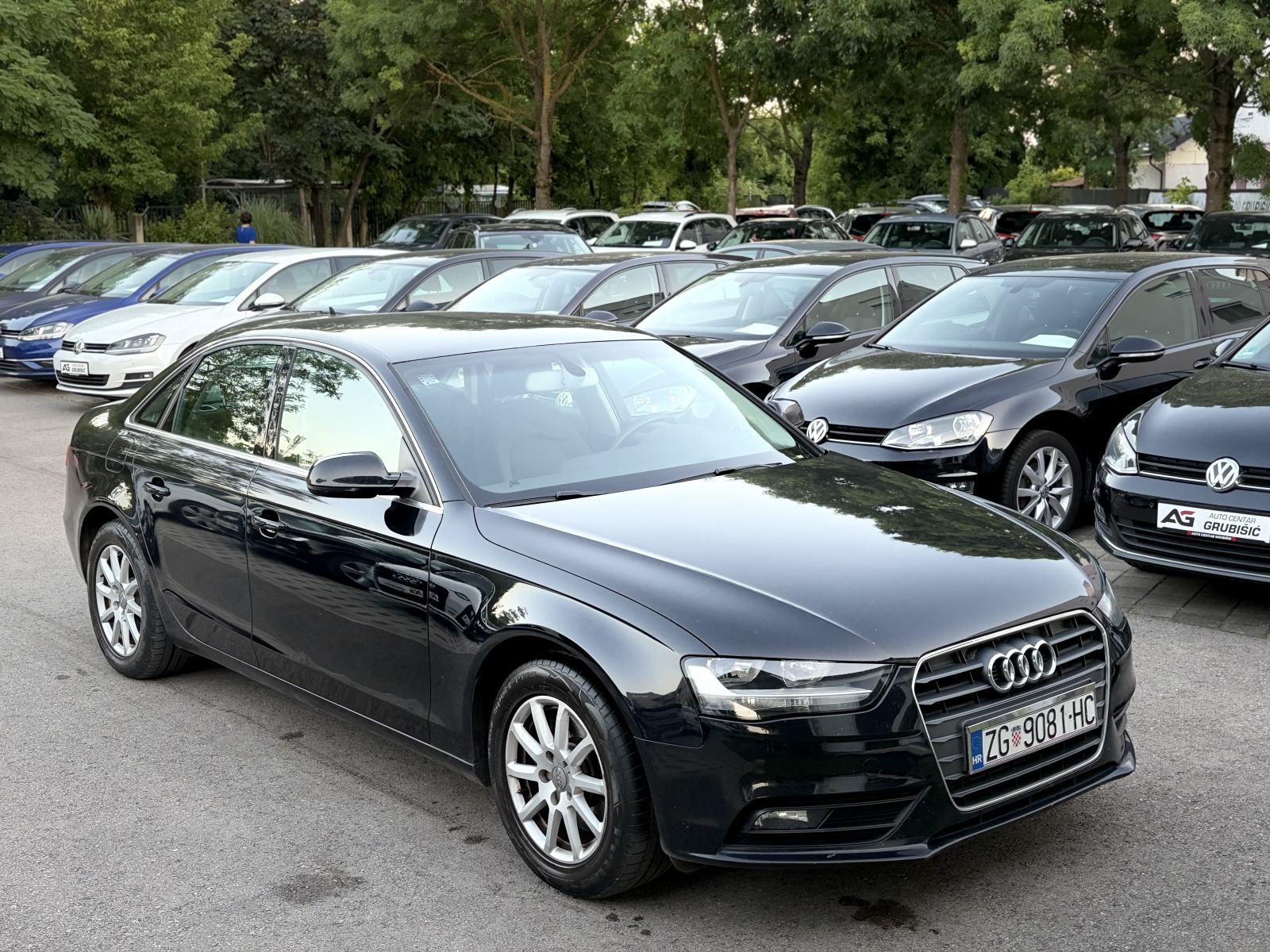 Audi A4 2,0 TDI *Facelift* *REG* *Veliki servis* *Odlične gume*, fotografija 4