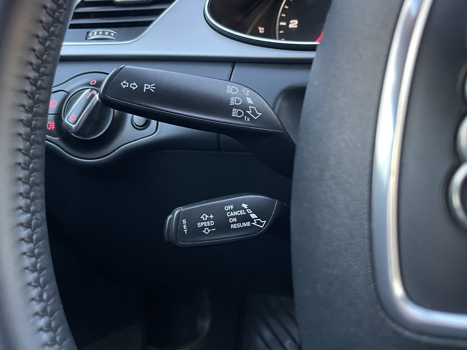 AUDI A4 2,0 TDI •• KAO NOVI, TEMPOMAT •• SERVISNA KNJIGA, 2. KLJUČA ••, fotografija 18