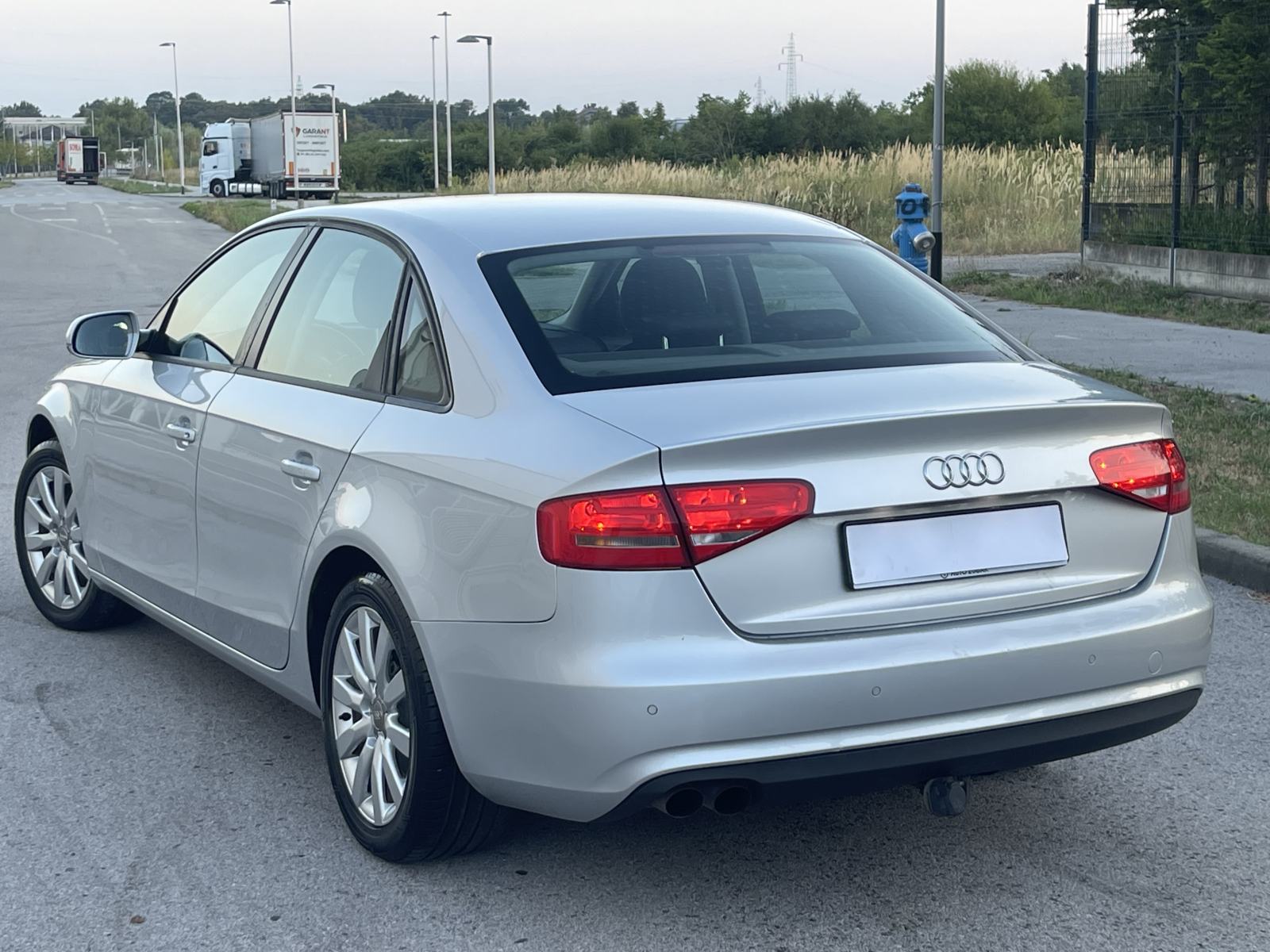 AUDI A4 2,0 TDI •• KAO NOVI, TEMPOMAT •• SERVISNA KNJIGA, 2. KLJUČA ••, fotografija 6