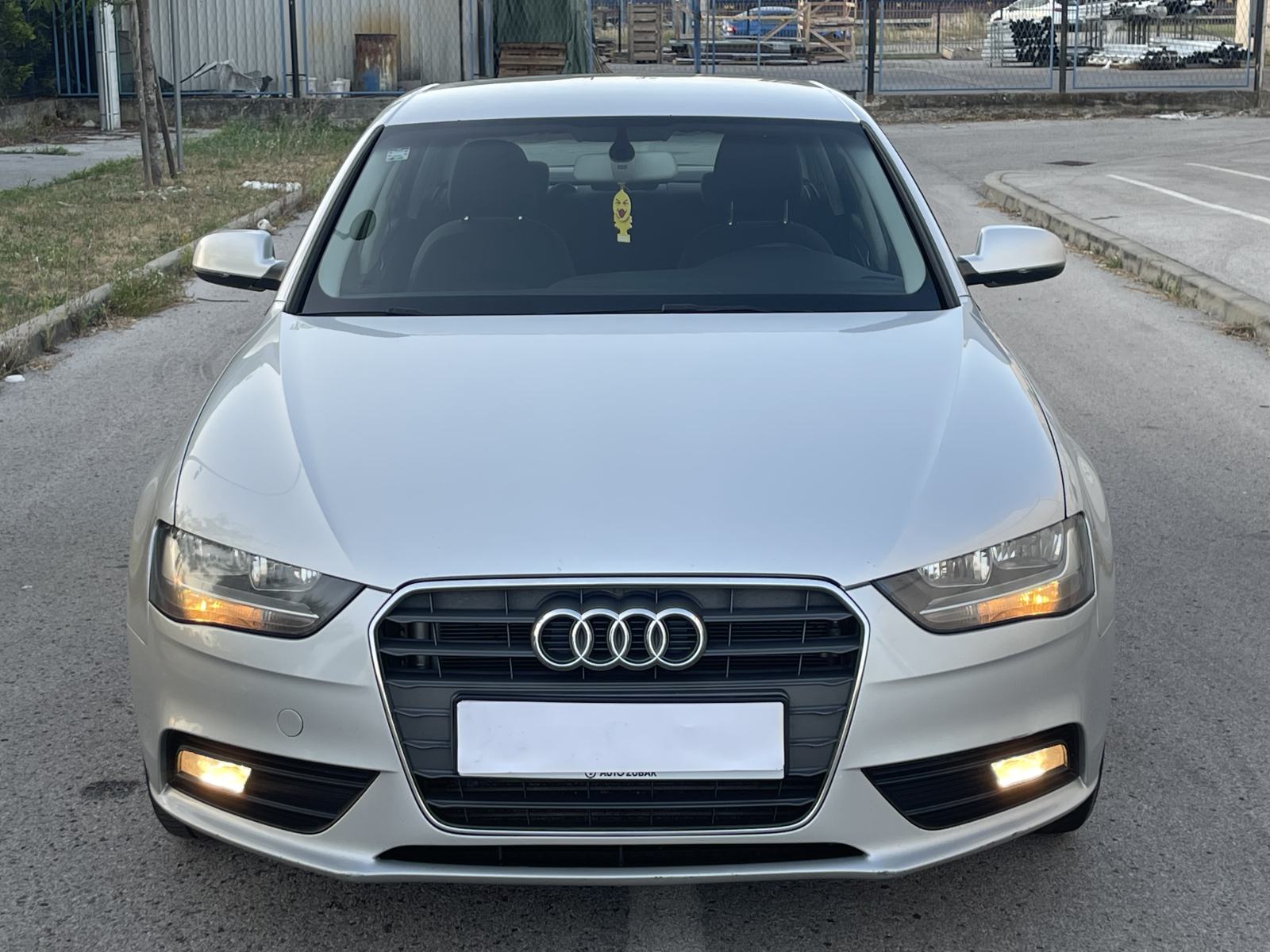 AUDI A4 2,0 TDI •• KAO NOVI, TEMPOMAT •• SERVISNA KNJIGA, 2. KLJUČA ••, fotografija 2