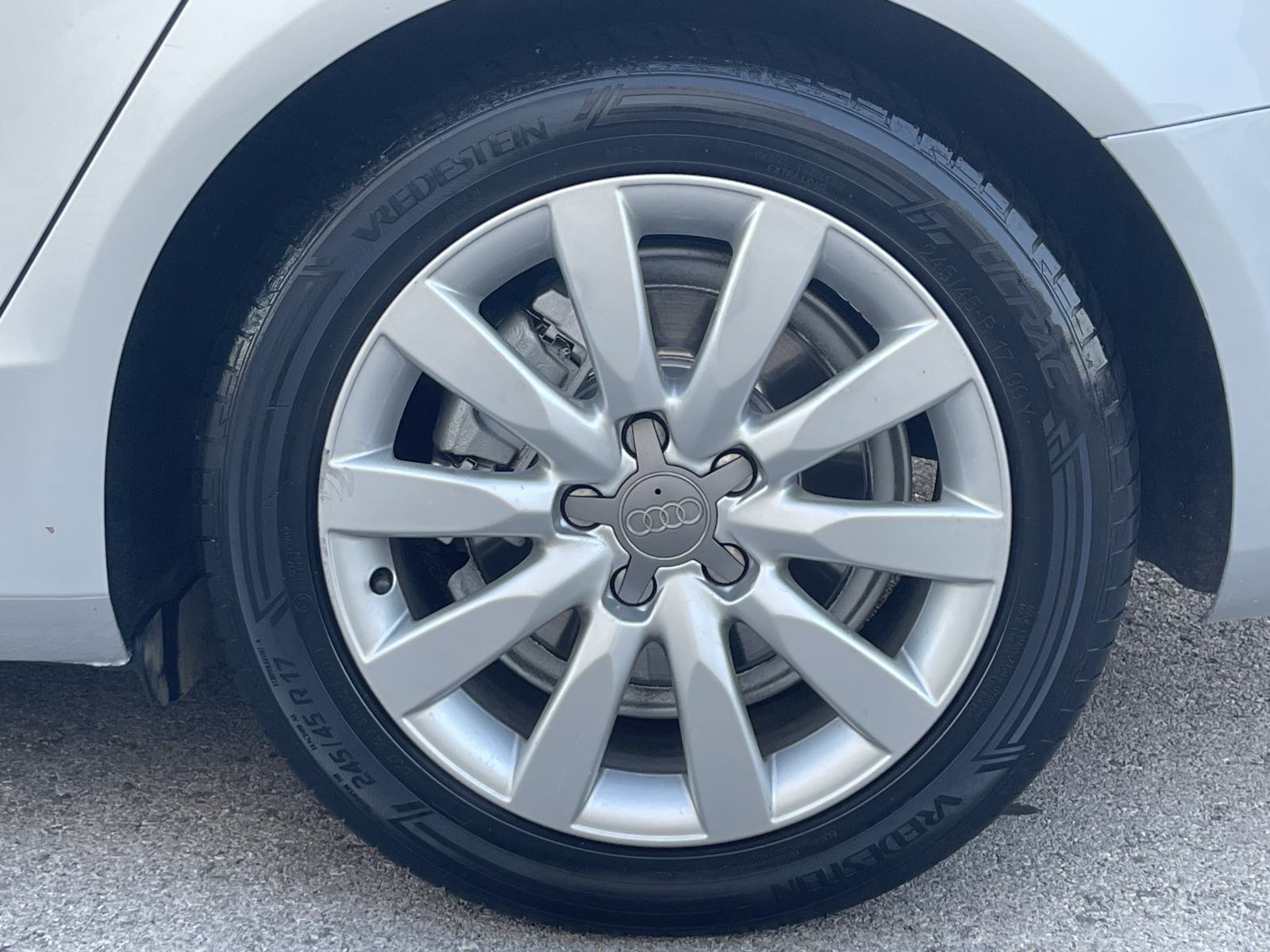 AUDI A4 2,0 TDI •• KAO NOVI, TEMPOMAT •• SERVISNA KNJIGA, 2. KLJUČA ••, fotografija 9