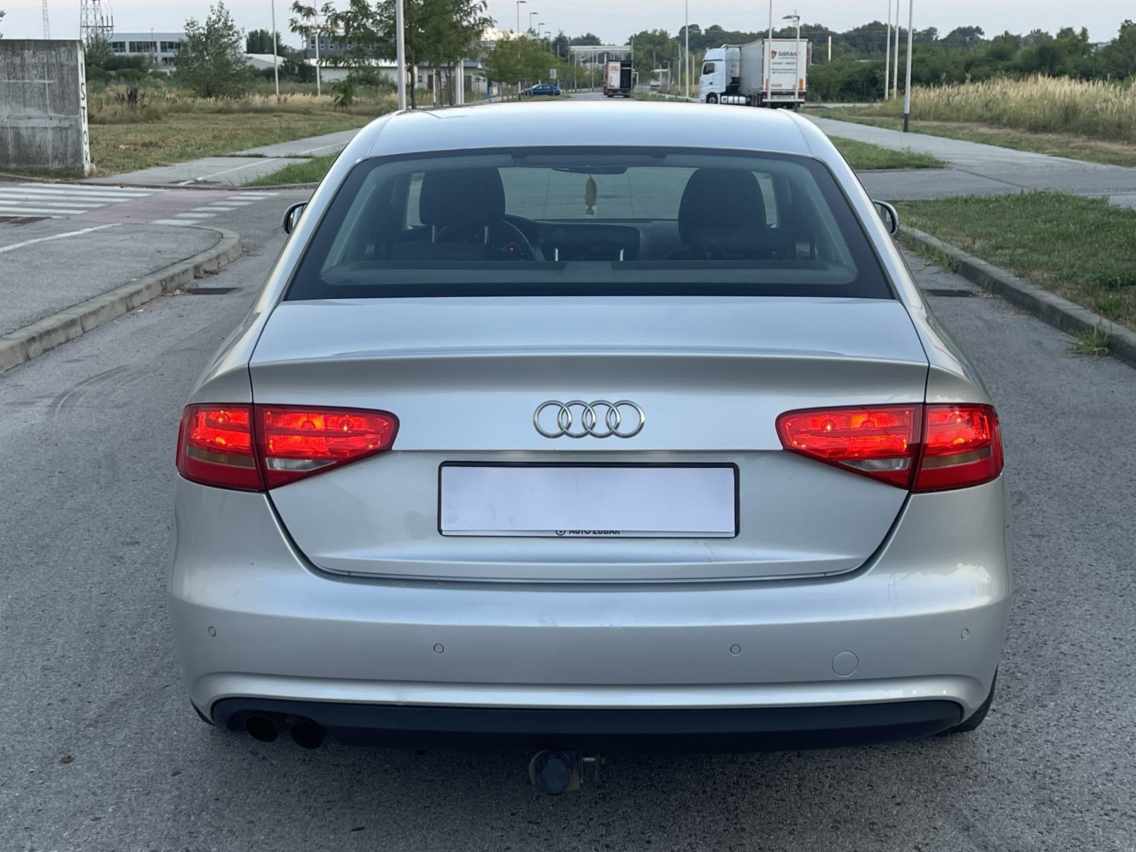 AUDI A4 2,0 TDI •• KAO NOVI, TEMPOMAT •• SERVISNA KNJIGA, 2. KLJUČA ••, fotografija 5