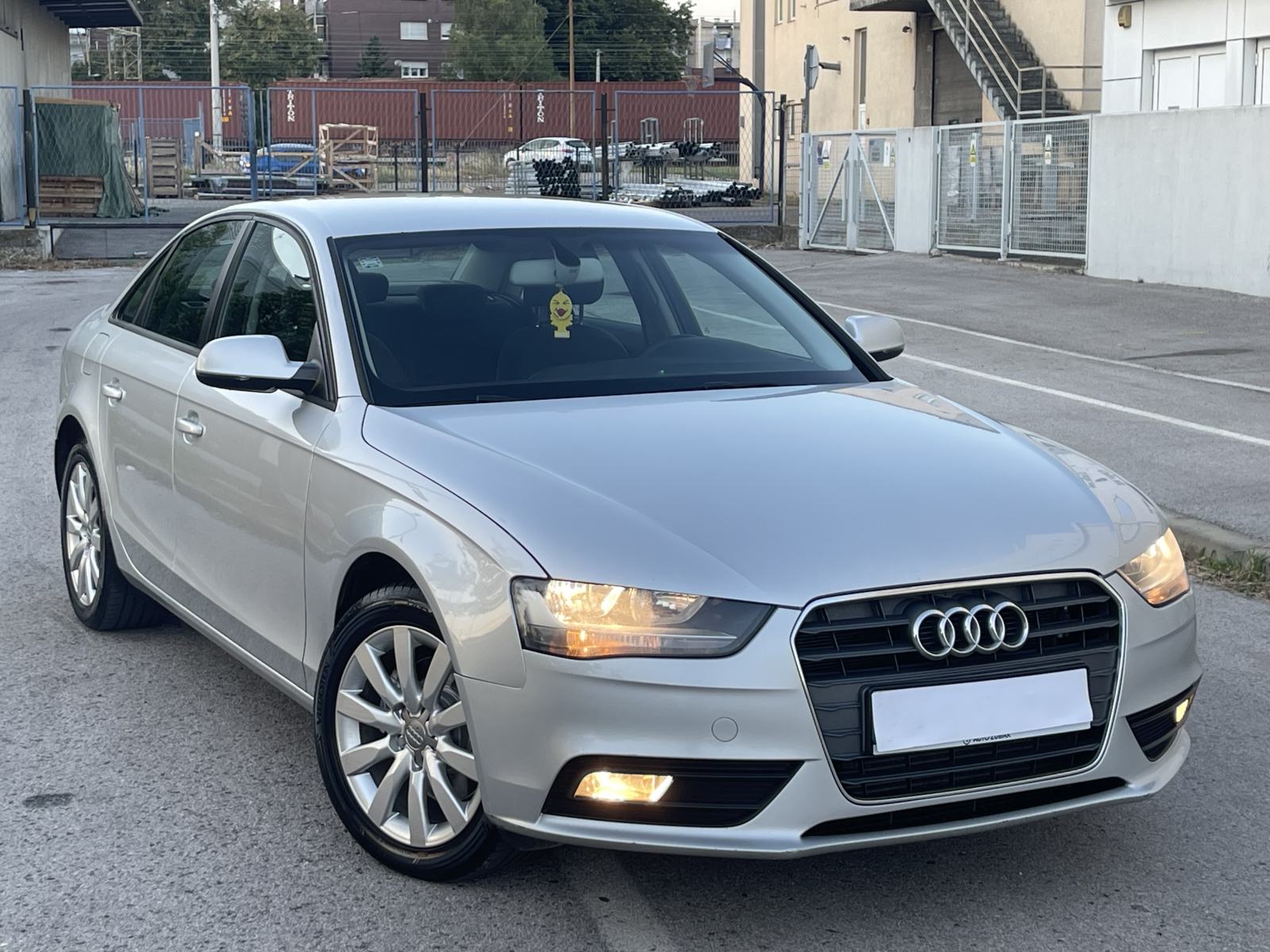 AUDI A4 2,0 TDI •• KAO NOVI, TEMPOMAT •• SERVISNA KNJIGA, 2. KLJUČA ••, fotografija 8