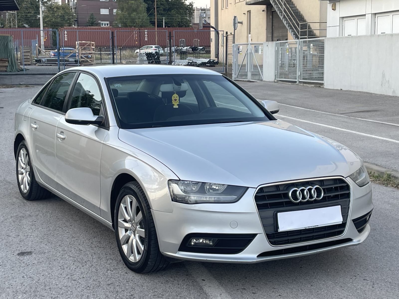 AUDI A4 2,0 TDI •• KAO NOVI, TEMPOMAT •• SERVISNA KNJIGA, 2. KLJUČA ••, fotografija 3