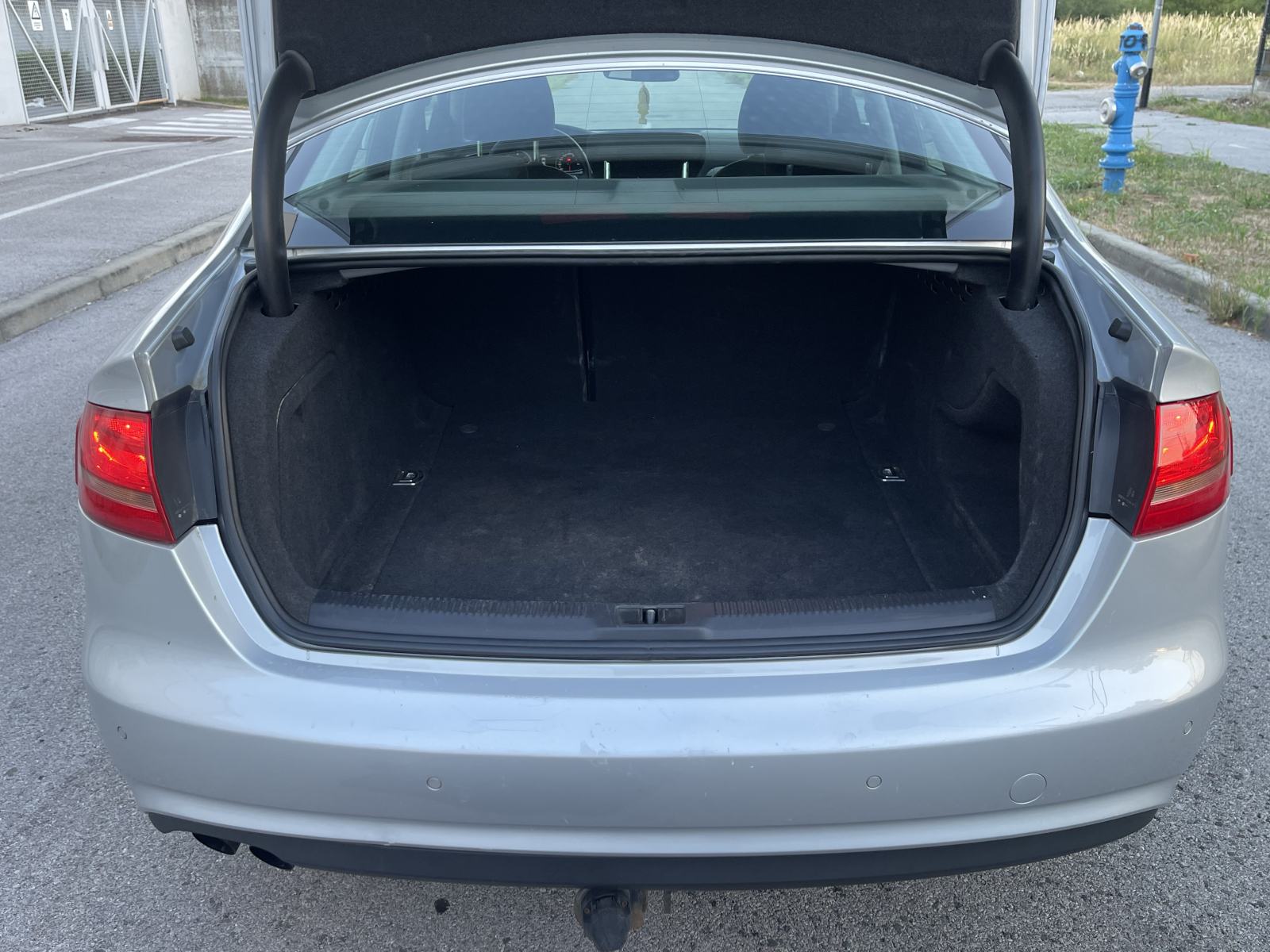 AUDI A4 2,0 TDI •• KAO NOVI, TEMPOMAT •• SERVISNA KNJIGA, 2. KLJUČA ••, fotografija 13