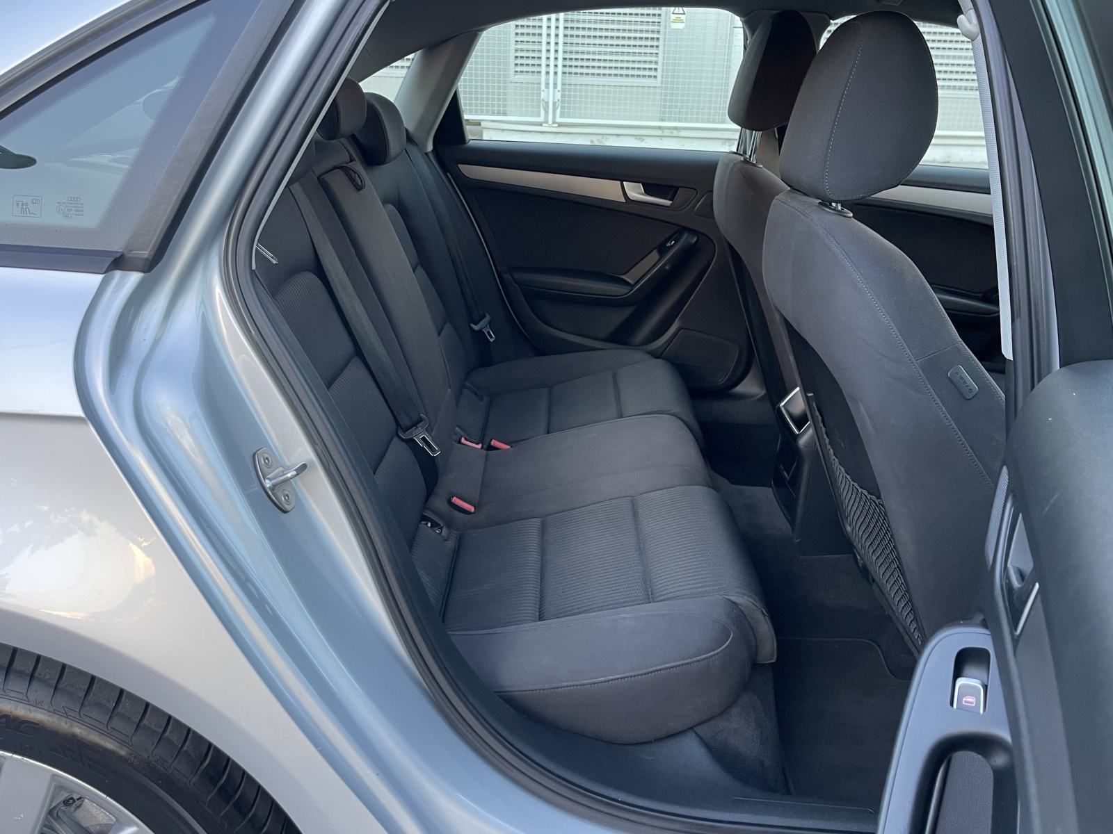 AUDI A4 2,0 TDI •• KAO NOVI, TEMPOMAT •• SERVISNA KNJIGA, 2. KLJUČA ••, fotografija 14