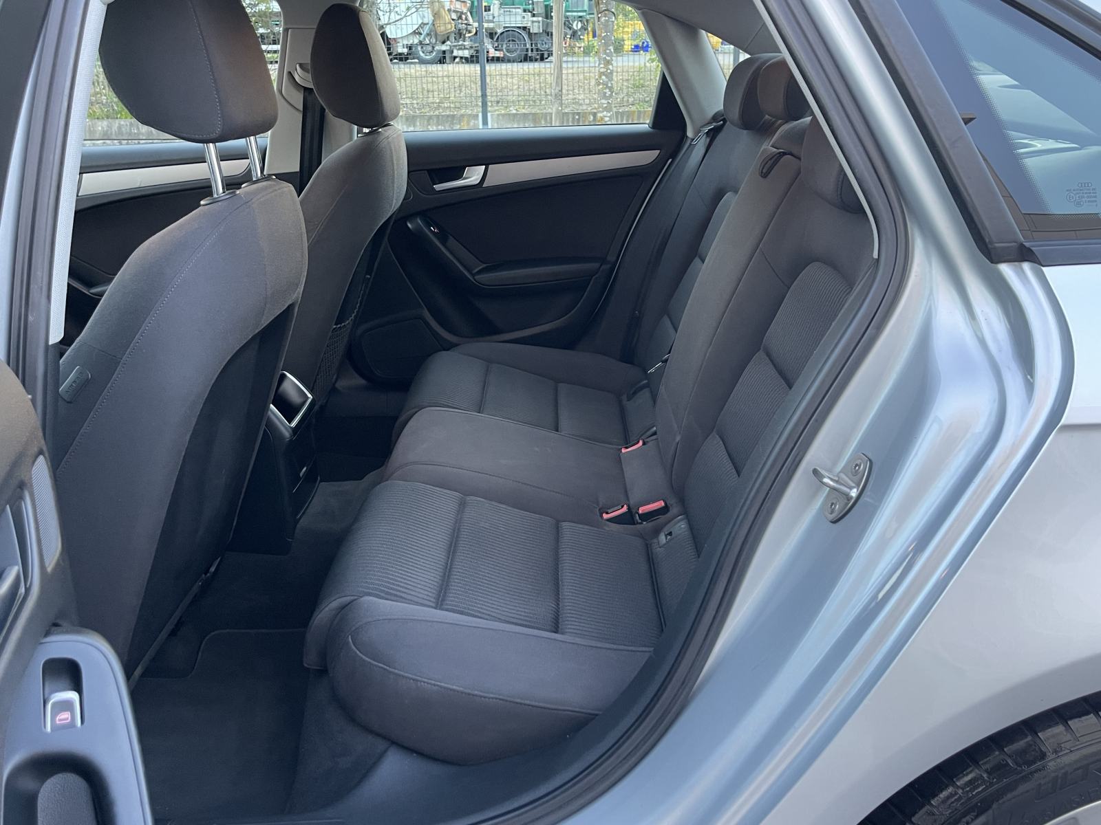 AUDI A4 2,0 TDI •• KAO NOVI, TEMPOMAT •• SERVISNA KNJIGA, 2. KLJUČA ••, fotografija 12
