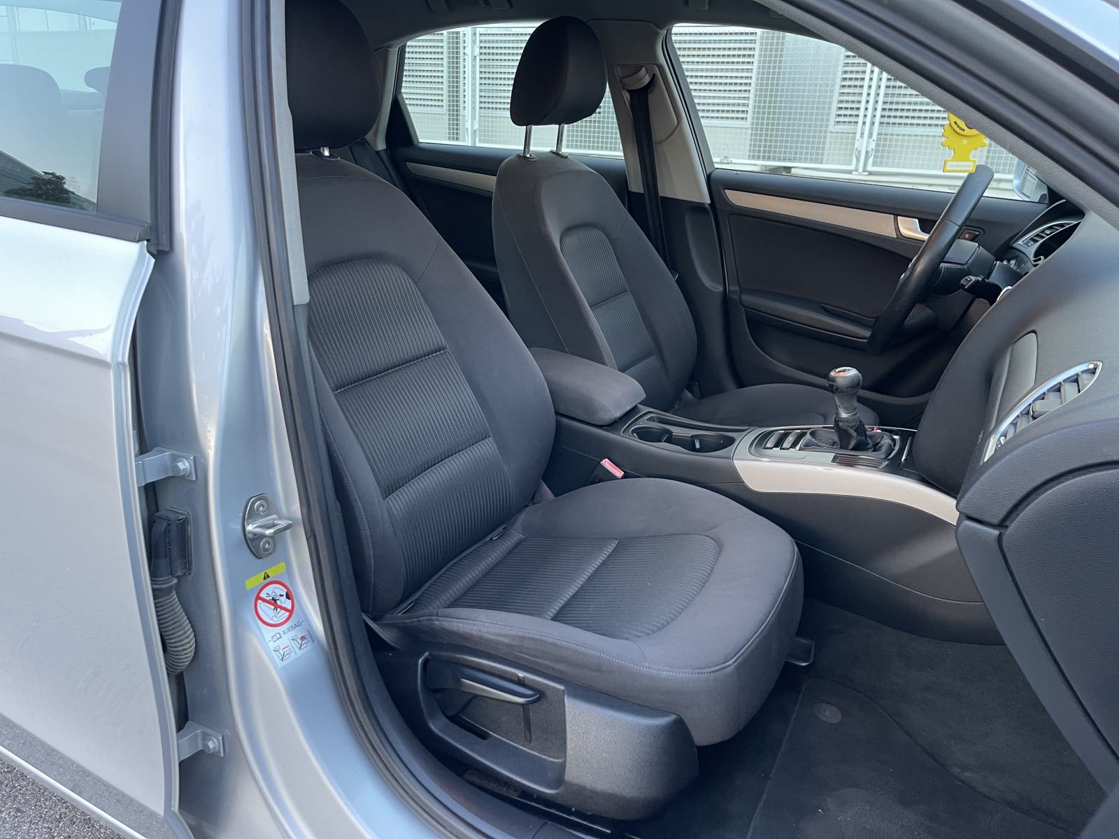 AUDI A4 2,0 TDI •• KAO NOVI, TEMPOMAT •• SERVISNA KNJIGA, 2. KLJUČA ••, fotografija 15