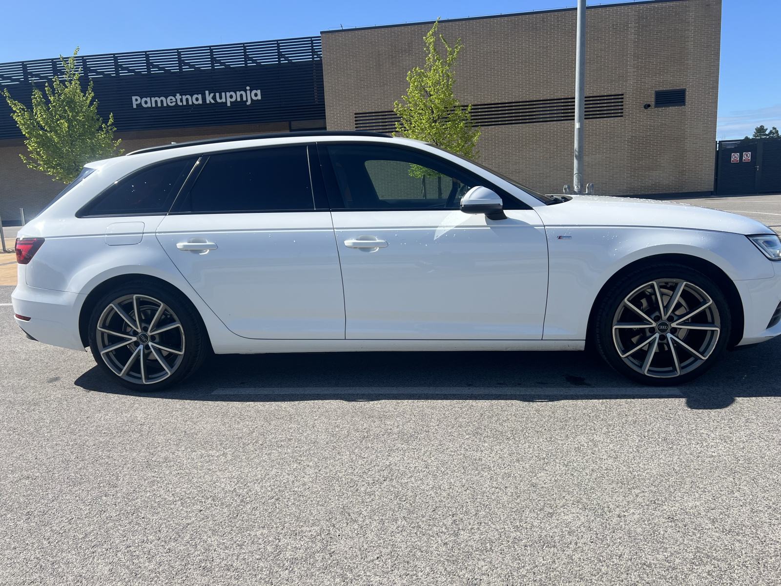 Audi A4 2,0 TDI S LINE BLACK EDITION,REGA 10/26,NEMA PRIJEPISA, fotografija 19